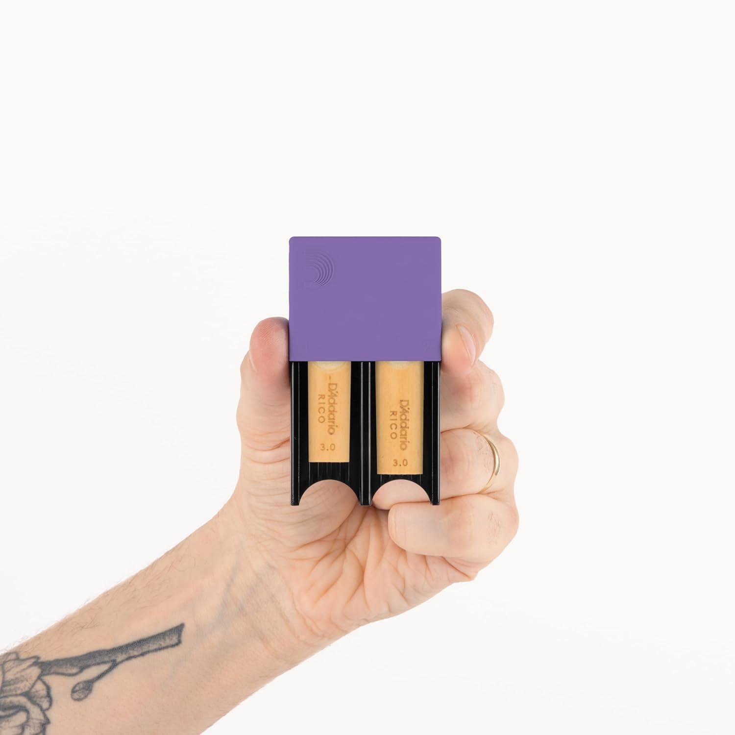 D'Addario Woodwinds Reed Guard for Bb Clarinet and Alto Saxophone, Purple image number 1