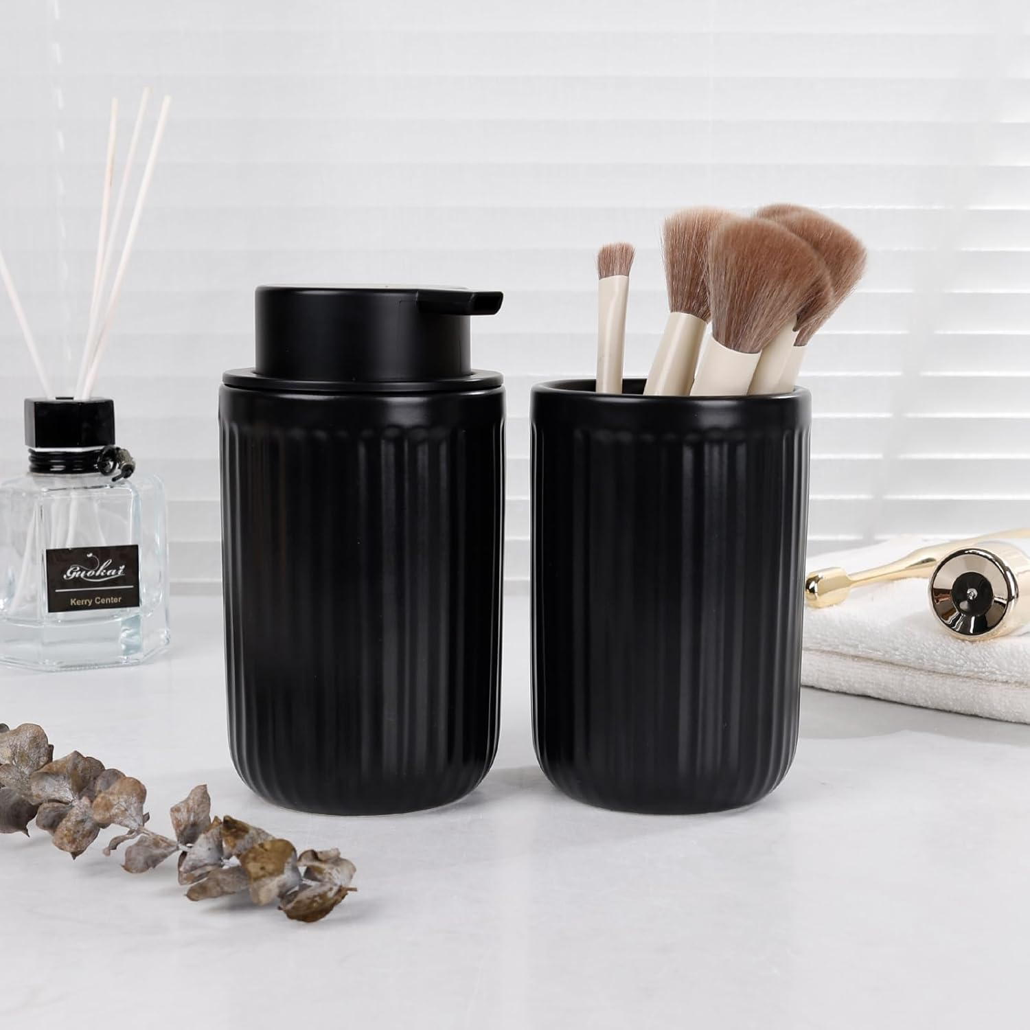 Umlaca Foam Soap Dispenser Black Ceramic Foaming Soap Dispenser for Bathroom, 320Ml Refillable Liquid Lotion Hand Soap Dispenser with Rust-Proof Foaming Pump for Countertop