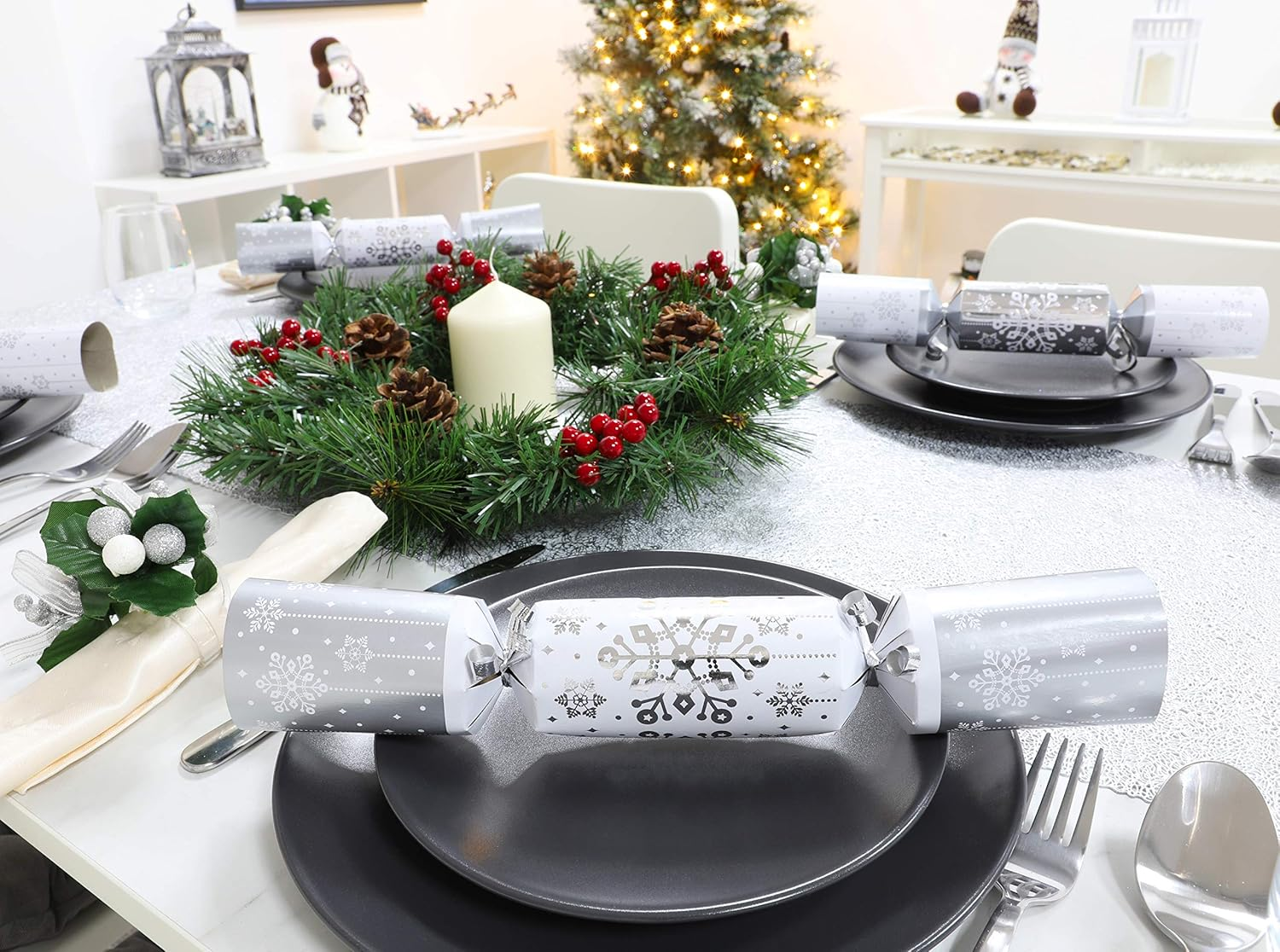 10 Deluxe Silver and White Christmas Crackers image number 4