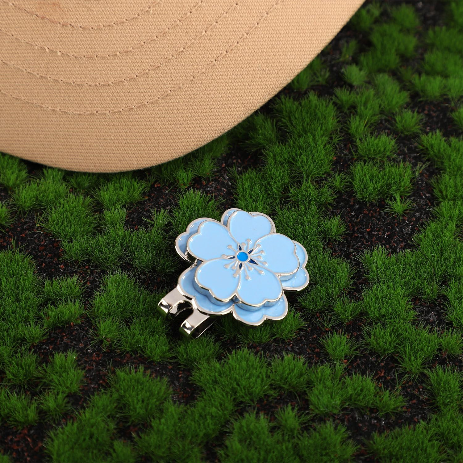 Magnetic Golf Ball Marker with Golf Hat Clip, Flower Shape Golf Ball Marker Set Golf Bag Decoration Accessories for Golf Bag Hat Women Men (Blue)