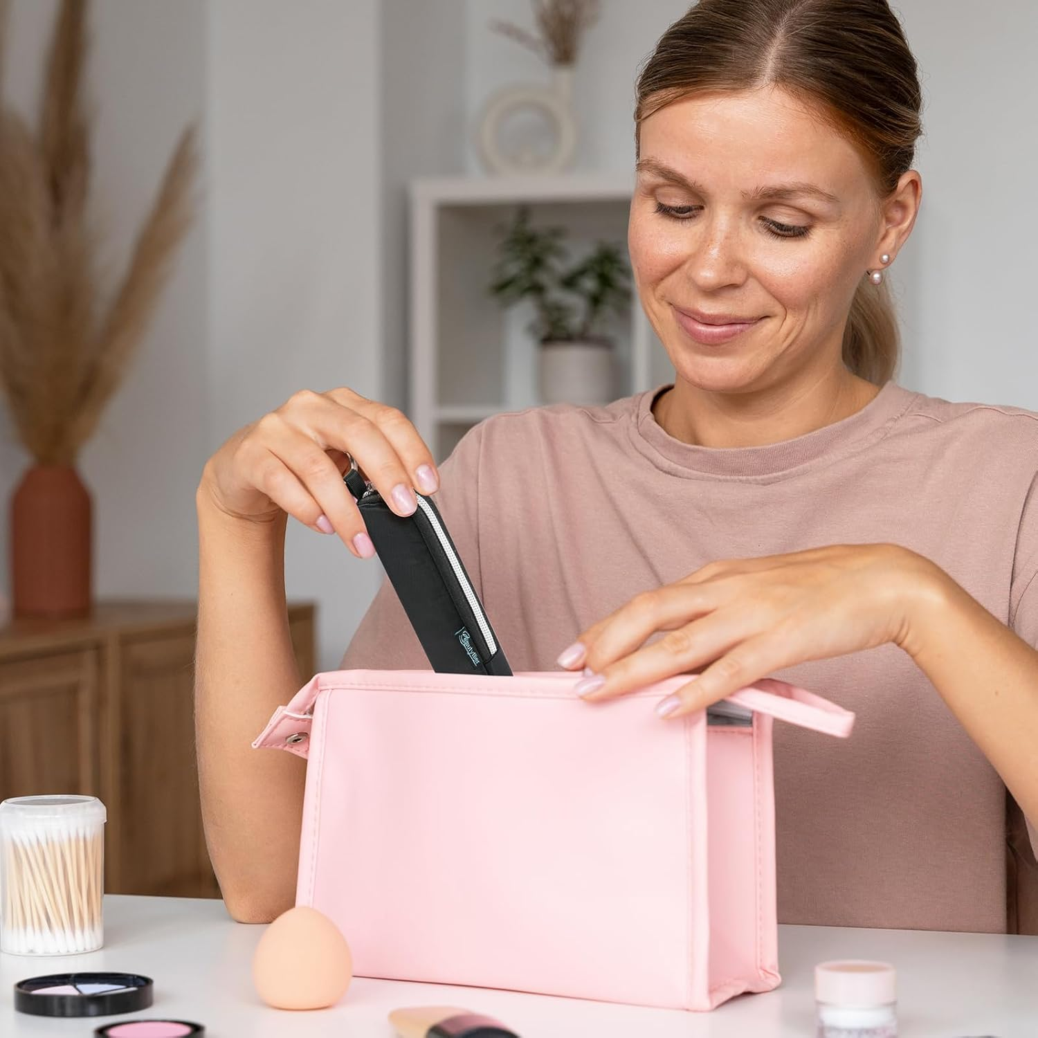 Beautyflier Tinted Lip Butter Balm Keychain Holder Compatible with Summer Fridays 0.5 Oz Lip Balm, Attachment for Summer Fridays, Shine Lip Gloss Portable Holder (Black) image number 6