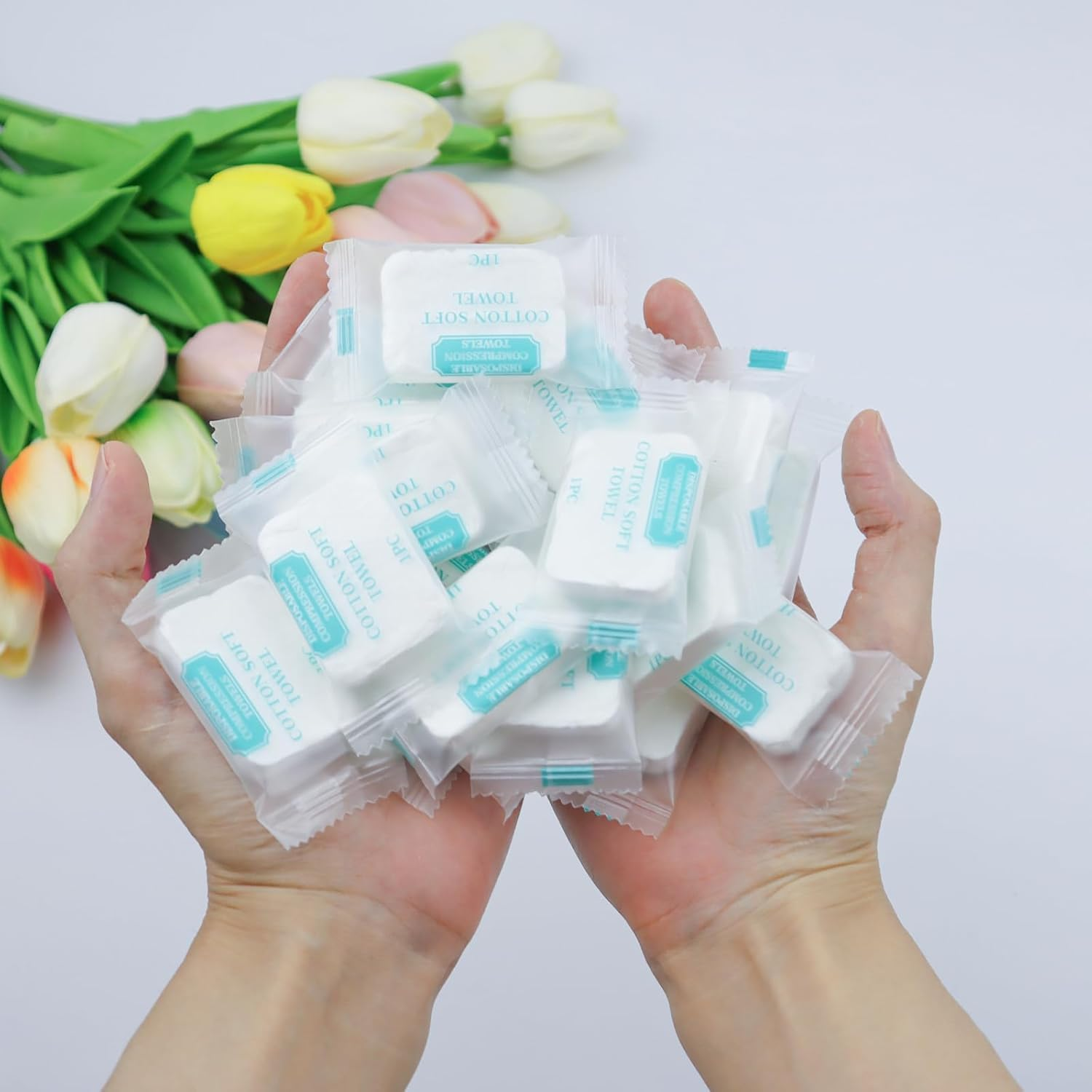 Oiltomn【20Pcs】 Compressed Towel Tablets Disposable Washcloths for Travel Portable Reusable Coin Bath Towels for Hotel Camping Hiking Sports Beauty Salon (9.4" X 11.8") image number 4