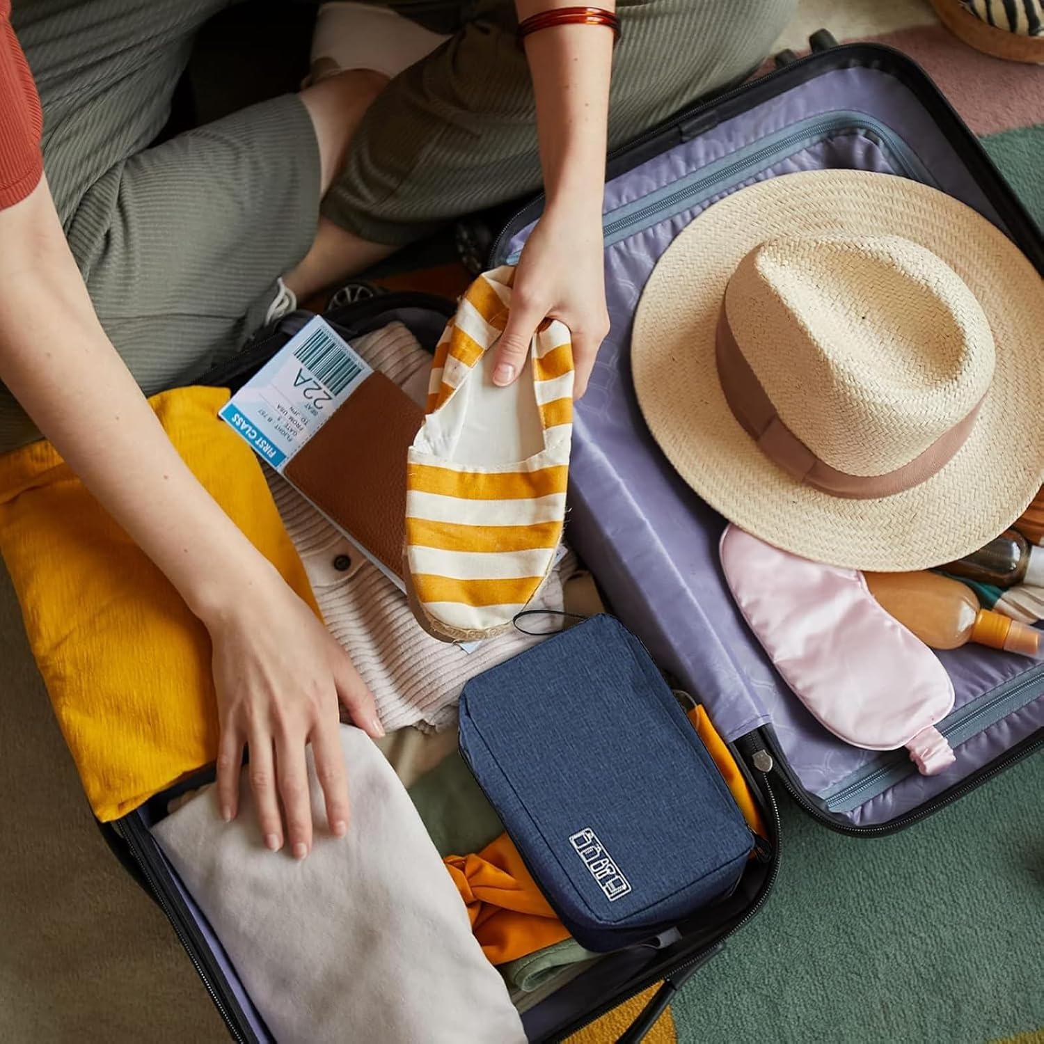 Hanging Toiletry Bag with Handles Portable Wash Bag for Camping and Outdoor Wash Organiser + 2 Drawstring Pouches | Dry/Wet Separation Blue image number 6