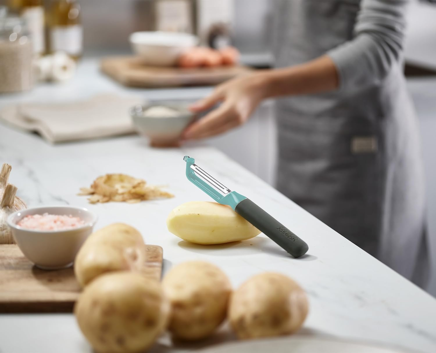 Joseph Joseph Duo Swivel Vegetable Peeler, Opal image number 4
