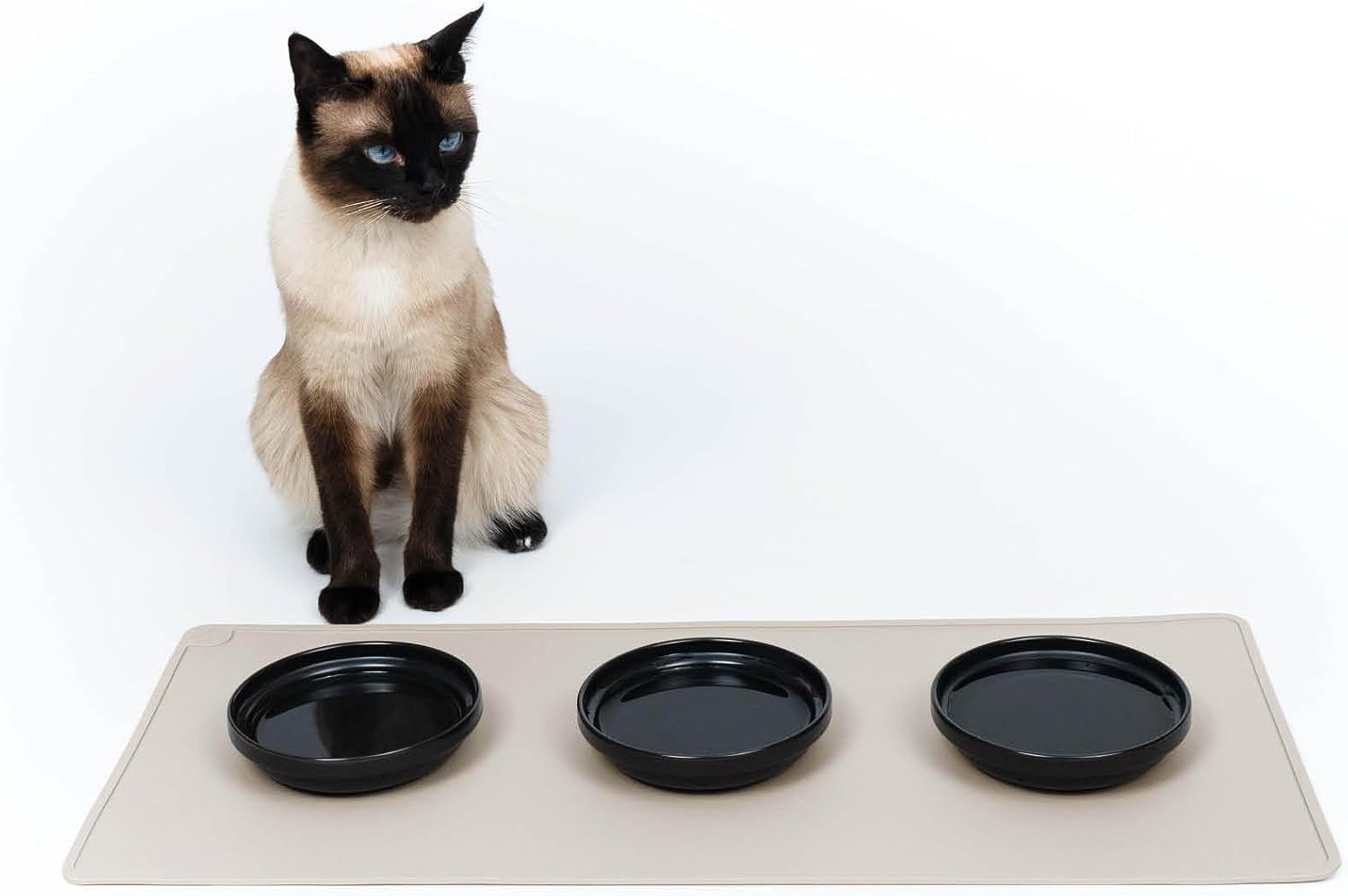 Lucybalu&reg; Bowl Mat for Cats, Cat Mat for Water & Food Bowl, Silicone Mat as Non-Slip Mat for Cat Bowl, Feeding Mat, Cat Feeding Mat, Rectangular, XL Taupe image number 2