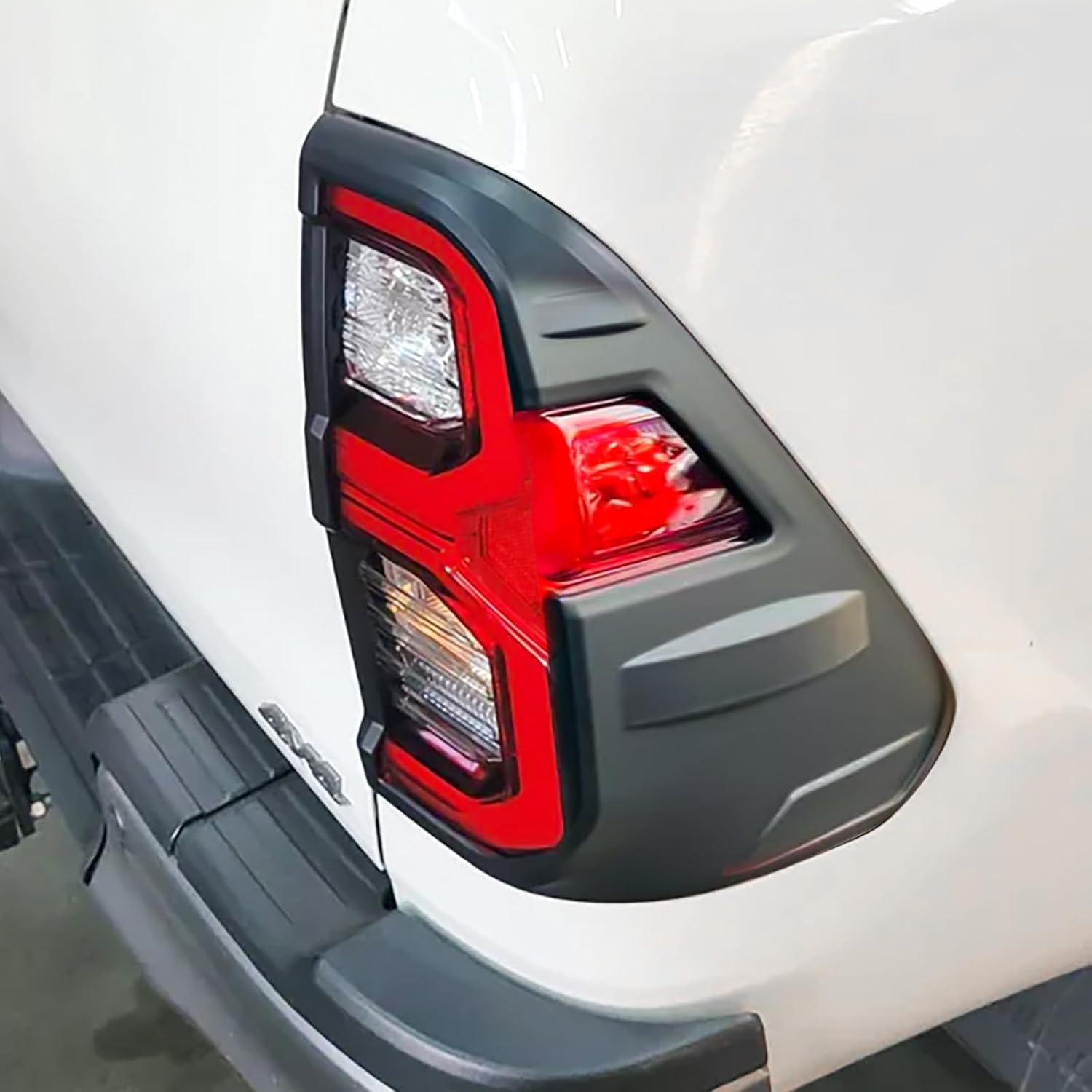 SUERAUTO4X4 Tail Light Cover Trim for Toyota Hilux Accessories 2021-2025 N80 Facelift SR5 Rogue Rugged GR Sport, Rear Taillight Lamp Cover Protector Surround Trim Matte Black Car Exterior 2PCS image number 4