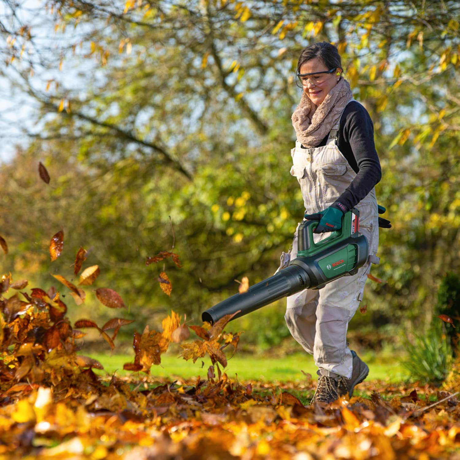 Bosch Home & Garden 36V 2.0 Ah Li-Ion Battery & Charger Starter Set 36V Power for All (DIY Home and Garden Tools) image number 1