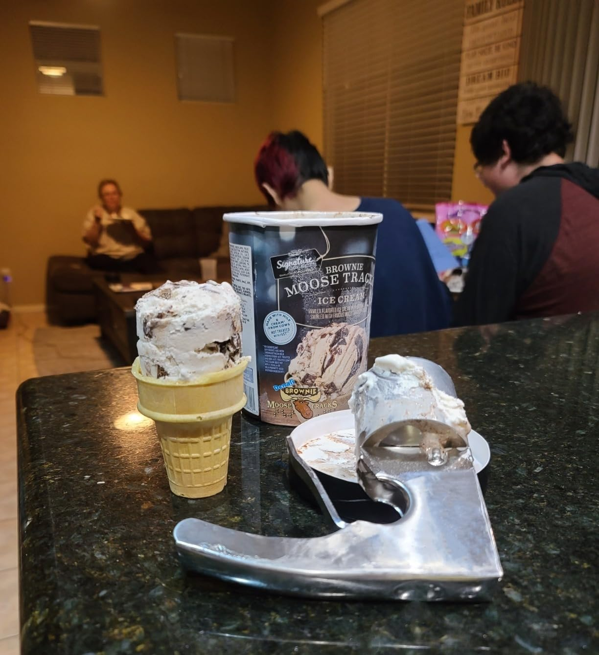 Easy Release Trigger Ice Cream Sandwich Scoop for Big Volumes | Nostalgic Old Fashioned Ice Cream Scooper, Designed in a Classic Cylindrical Style Scoop Disher image number 2