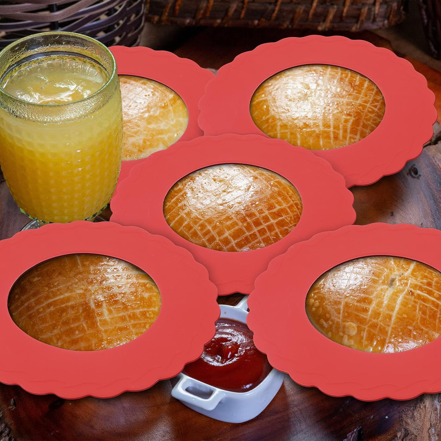 Pie Dish Set Including Mini Pie Pans Nonstick 5 Inch Metal Bakeware and Silicone Crust Protector 3.5-6.4 Inch Kitchen Baking Cover to Protect Edge from Burning, Red(16 Pcs) image number 3