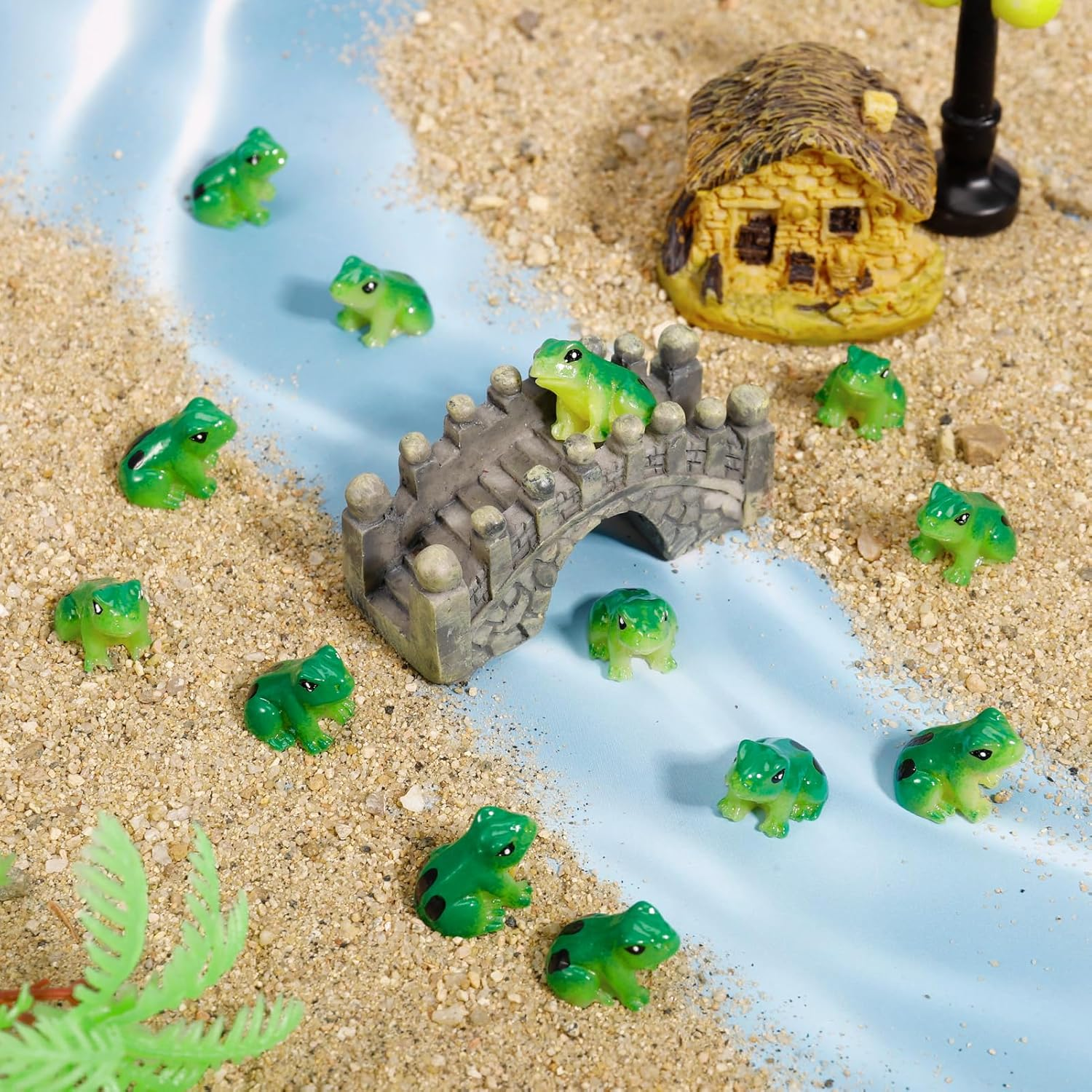 GGSTDDUP 100 Pcs Mini Resin Frogs, Cute Green Frog Tiny Frogs Mini Frogs Figurines Miniature Frogs Animals Figurines Ornament for DIY Crafts Landscape Aquarium Dollhouse Fairy Garden Decor Potted image number 1