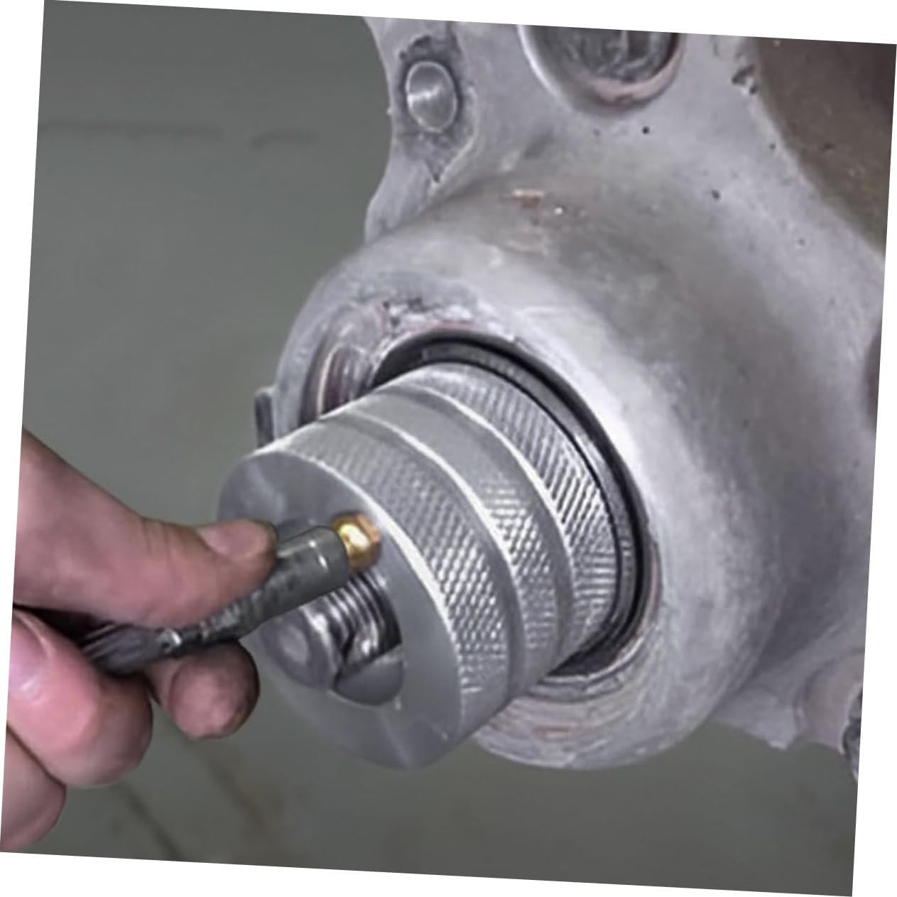 MOLUCKFU Automotive Wheel Bearing Greaser Tool Hub Bearing Lubricator Car Wheel Greasing Tool image number 6