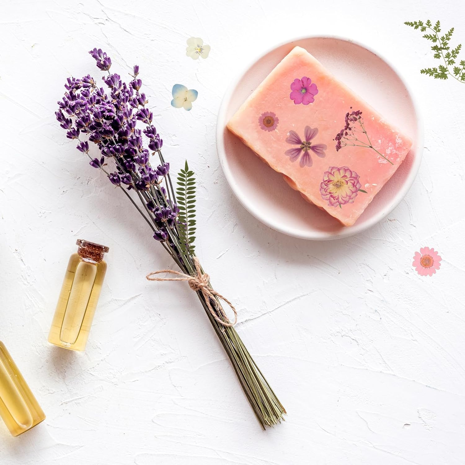 Dried Pressed Flowers Mixed Colorful Daisy Herbs Kit Resin Real Pressed Flowers Natural Dry Leaves Bulk with Tweezers for Making Nails Decoration Scrapbooking DIY Jewelry Candle Crafts