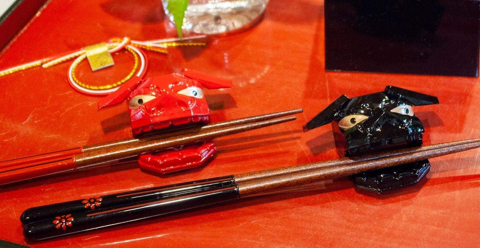 Kawai Japanese Wooden Chopsticks 2 Pairs and 2 Chopstick Rests Set in Gift Box [ Japan Import/Handcrafted ] - Checkered Grid Petal Small Pot image number 4