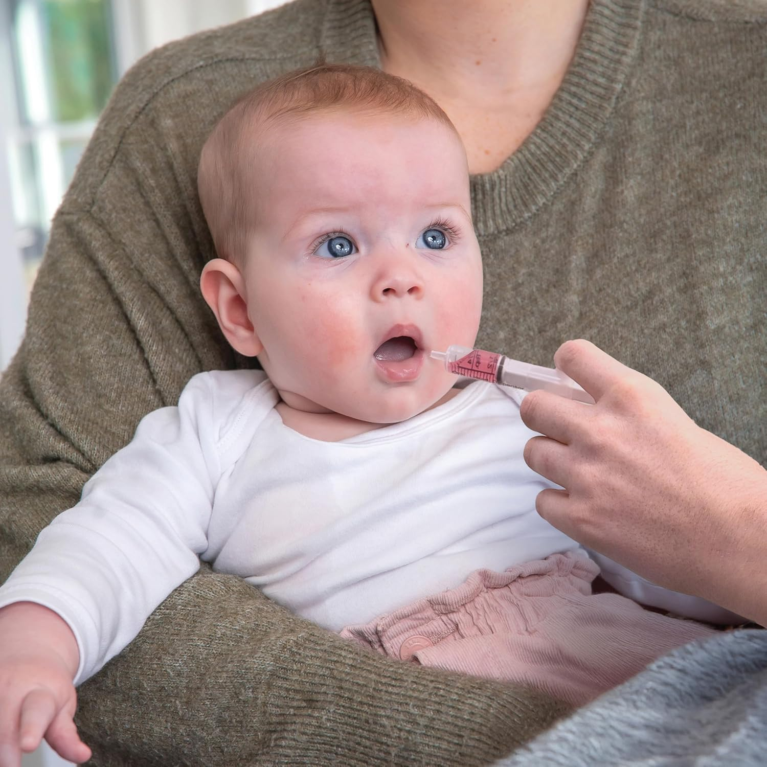 Dreambaby Baby Medicine Syringe - Clear Measurements Marks for Accurate Dosage - 5Ml Syringe with Cone Shaped Adapter for Easy Medicine Drawing image number 2