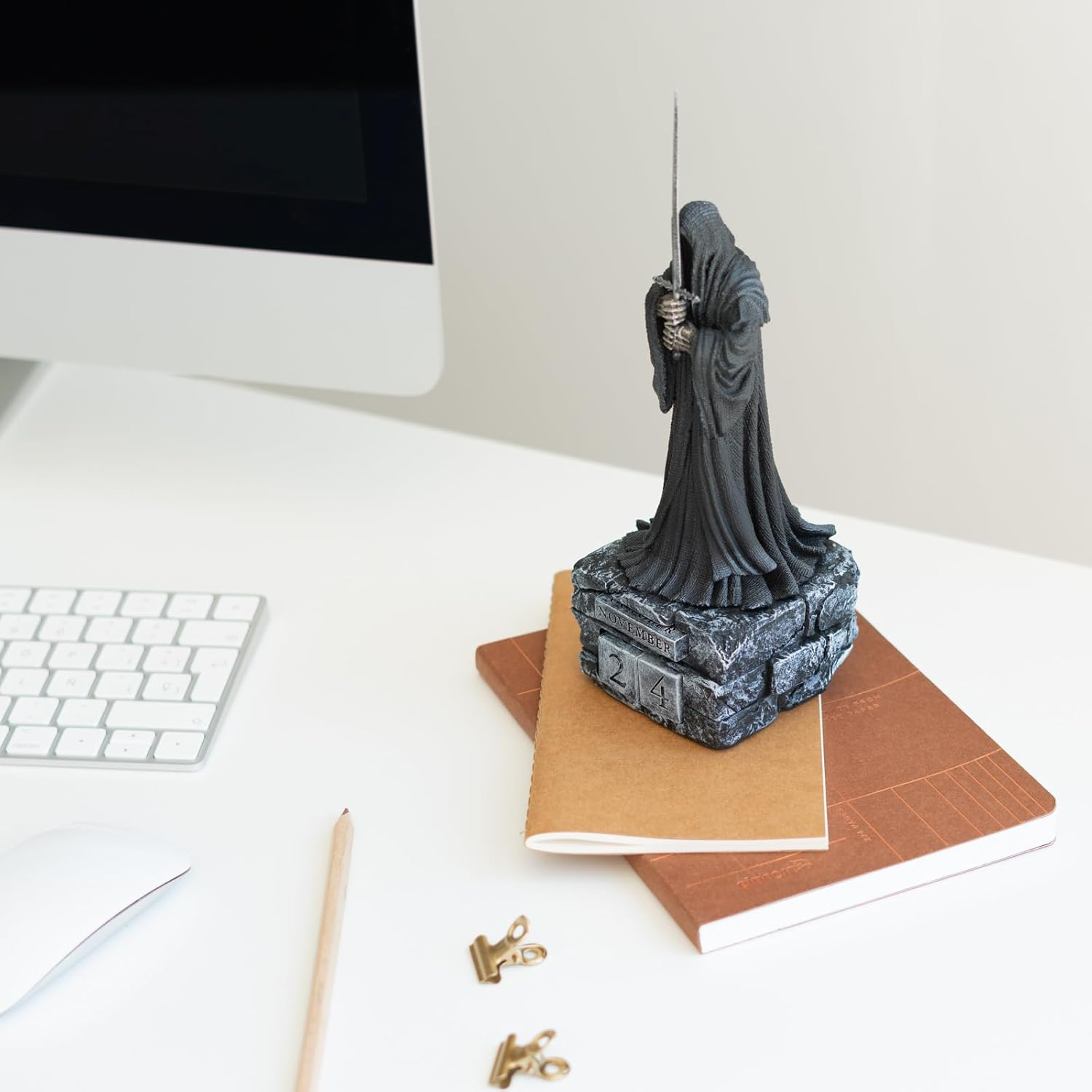 Grupo Erik the Lord of the Rings Eternal Calendar, Figure 3D Calendar, Desk Calendar for Standing, Permanent Calendar, Official Nazgul the Lord of the Rings Fan Article, Office Decoration image number 2