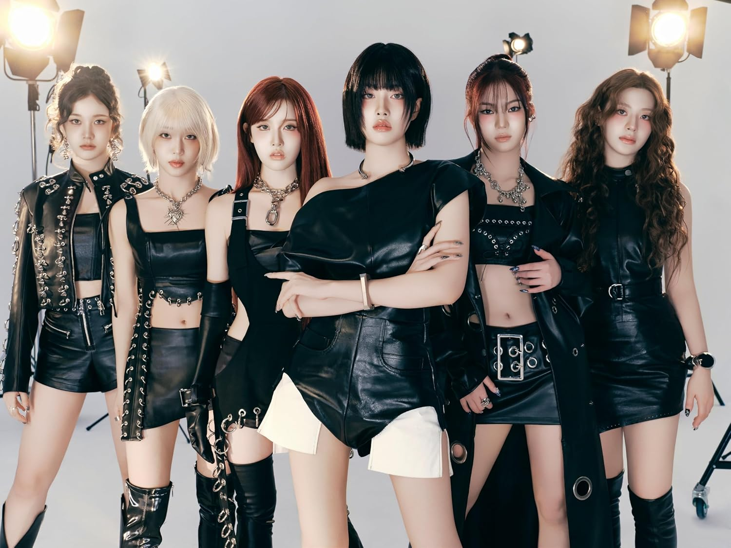 STAYC S 5Th Single Album PLVE Version 1Ea PVC Pouch+1Ea Folding Cover+1Ea Acrylic Keyring+1P Image Card+1P Photocard+1Pi Message Photocard+1Ea Lyrics+Tracking Sealed image number 6