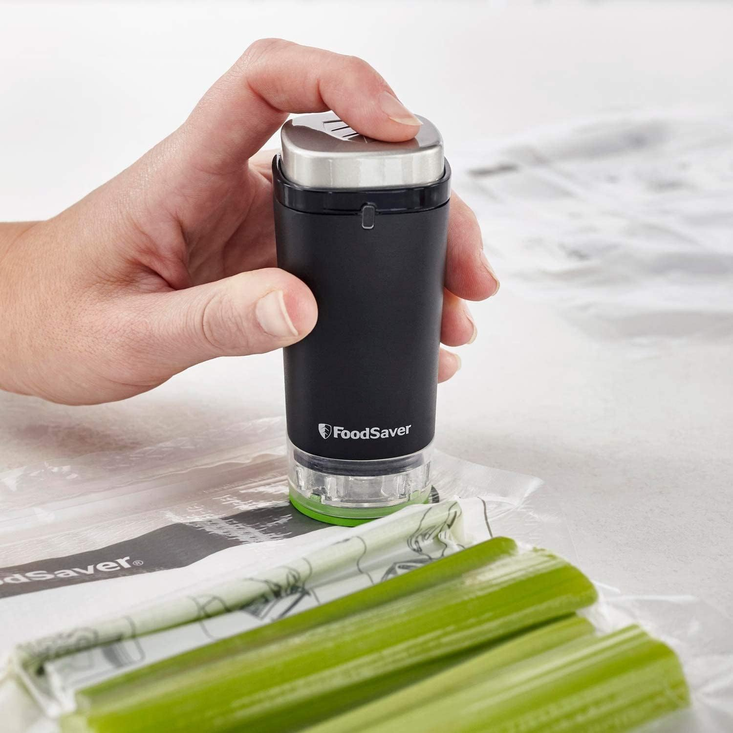 Foodsaver Wireless Handheld Vacuum Sealer for Sealing Food with Charging Station | Mini Vacuum Sealer with 1 Container for Canning and Marinating and 5 Fresh-Keeping Vacuum Bags [VS1199X] image number 4