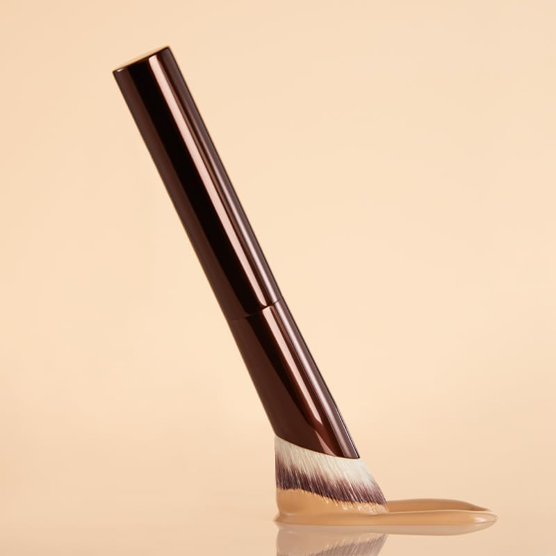 Hourglass Ambient Soft Glow Foundation Brush image number 1