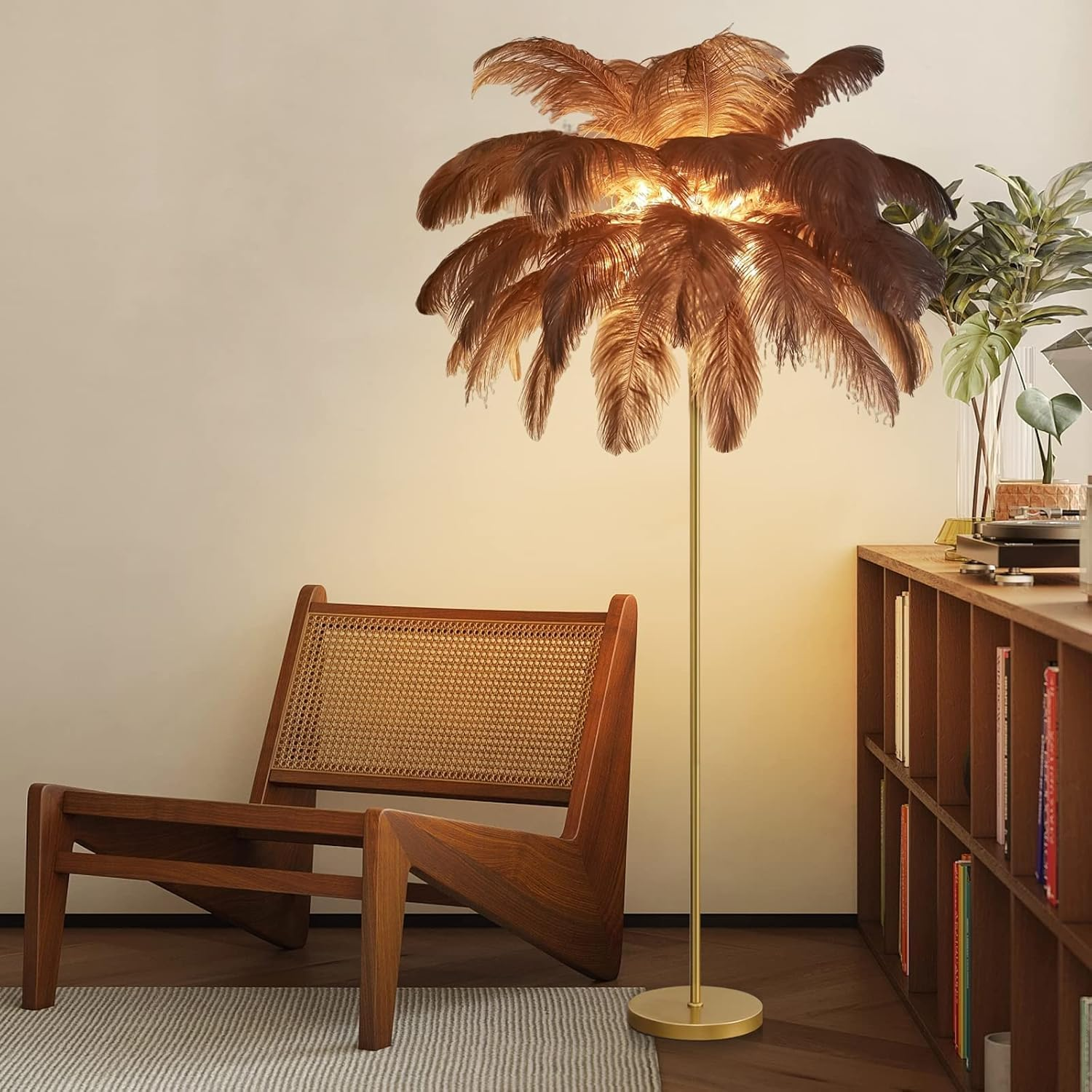 Luxurious Ostrich Feather Floor Lamp&ndash;This Elegant Floor Lamp Features 48 Natural Ostrich Feathers, Offering a Soft, Warm Glow and Creating a Glamorous Atmosphere in Your Living Room