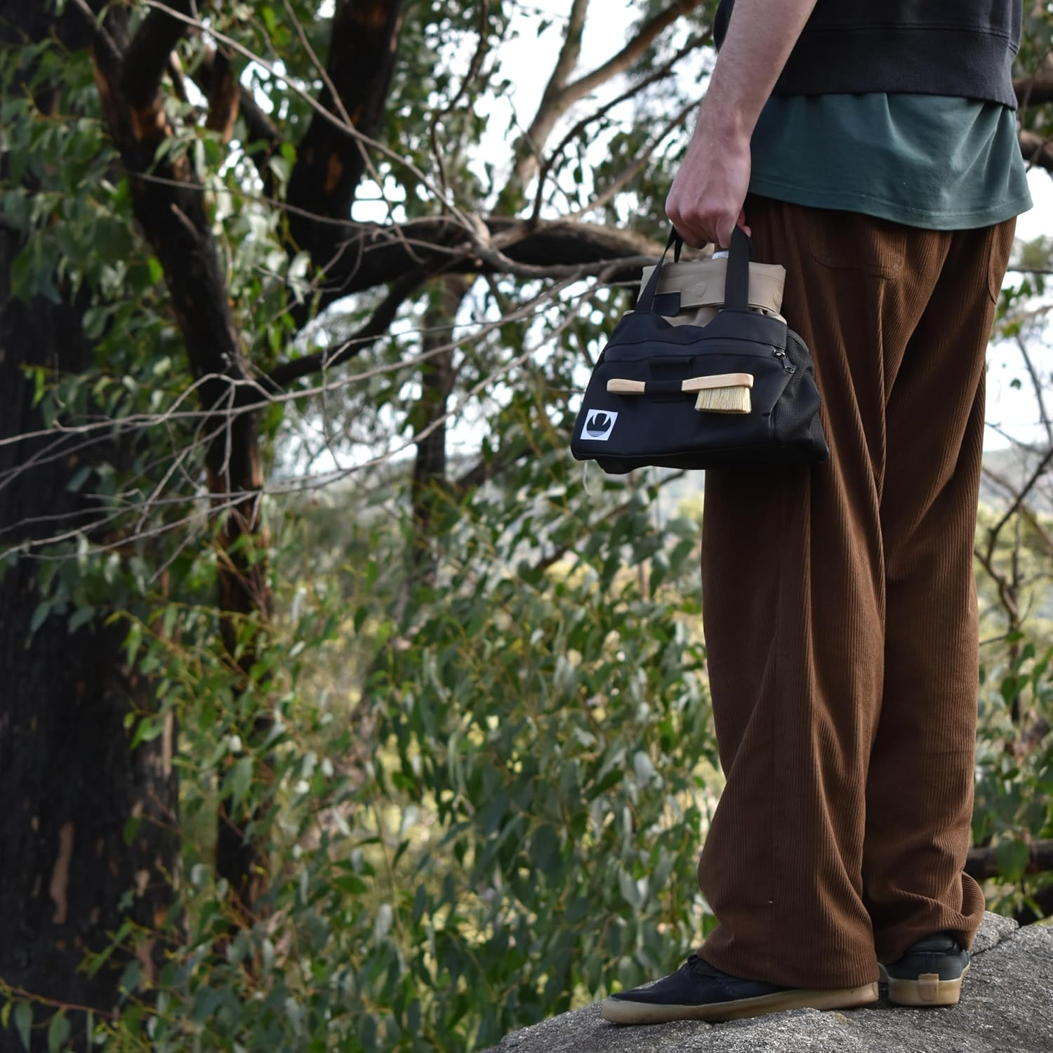 Saber Chalk Pot | Multiple Colours | Bouldering Bucket | Magnetic Closure | Zippered Storage Pockets | Brush Holder Loops | Rock Climbing, Weightlifting, Gym, Crossfit, Gymnastics image number 4