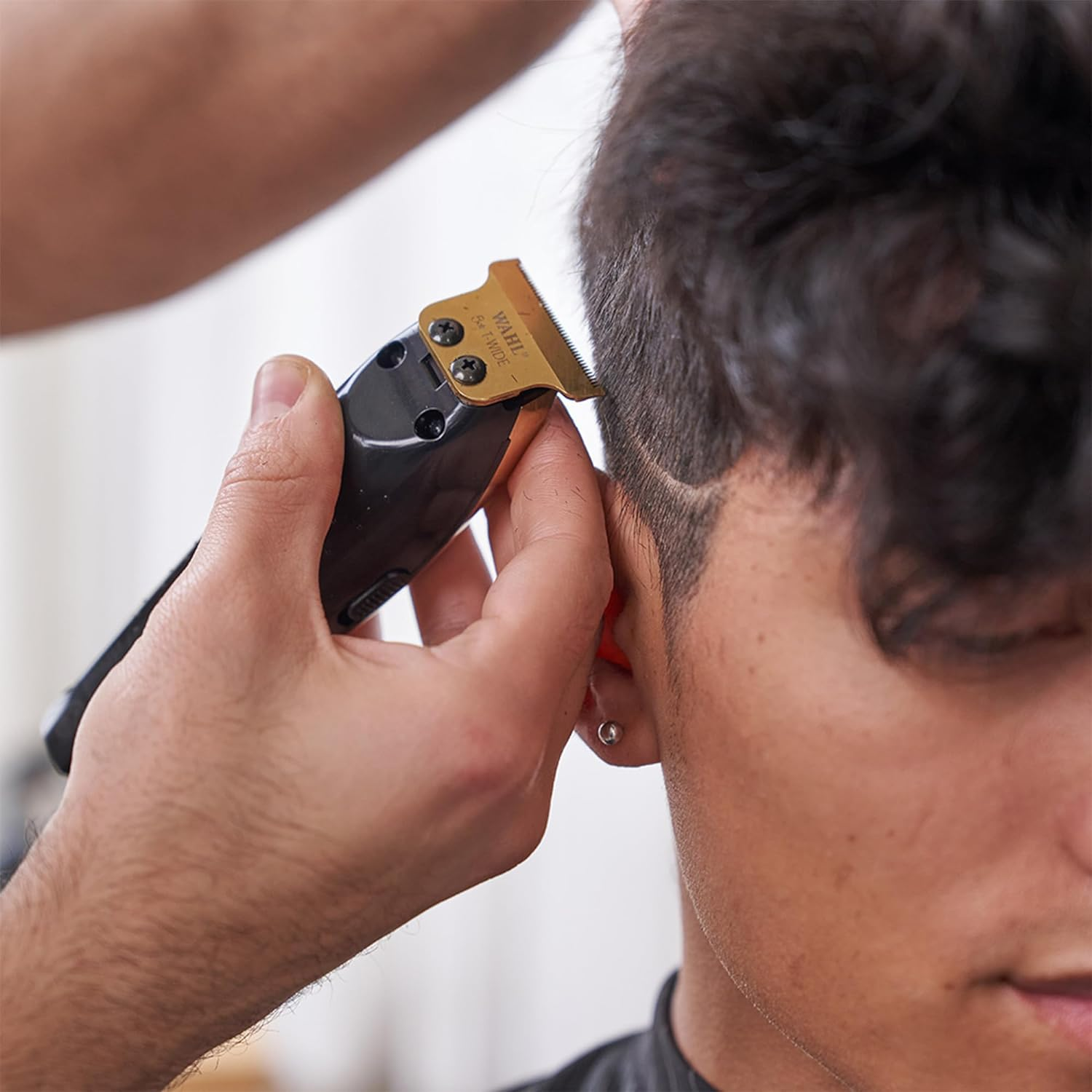 Wahl Professional Gold Cordless Detailer Li Trimmer image number 2