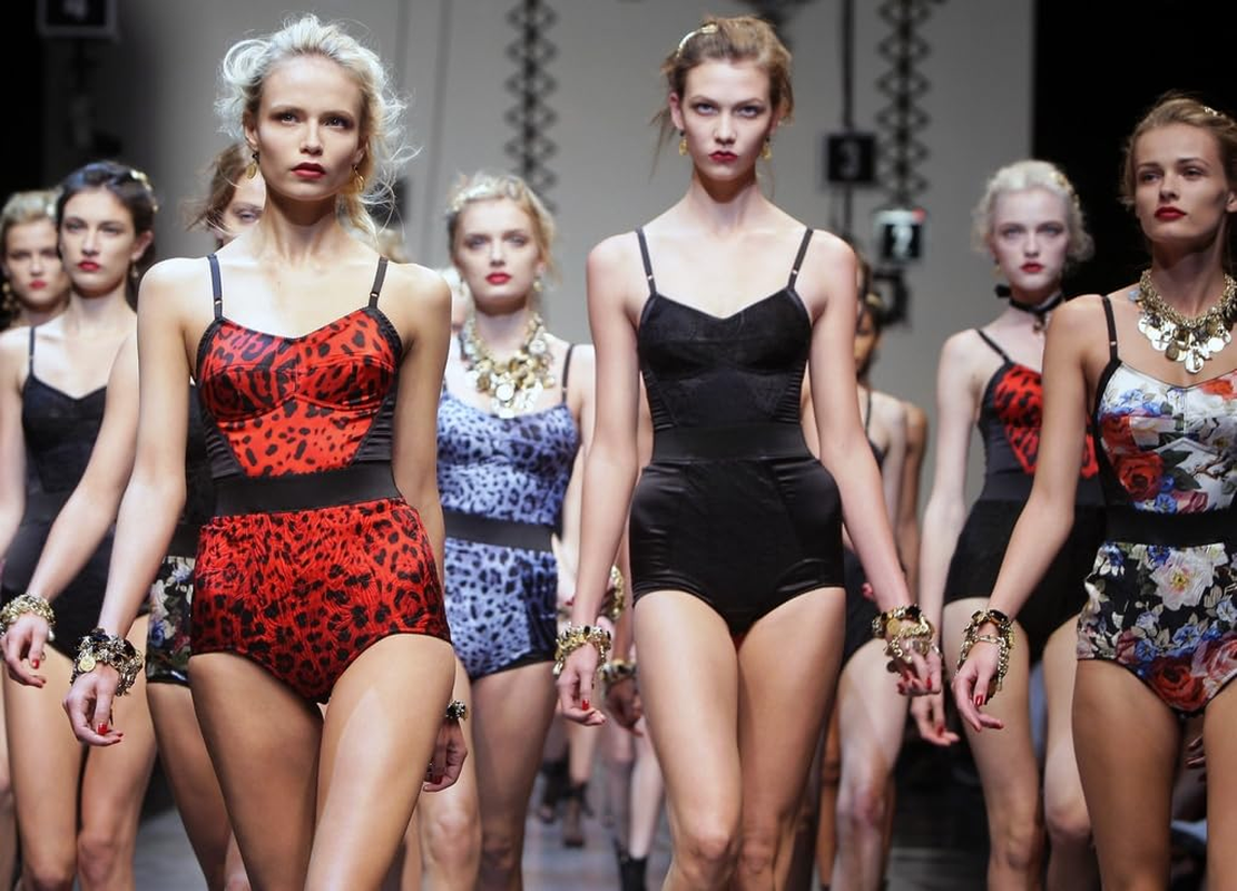 Little Book of Dolce & Gabbana: the Story of the Iconic Fashion House: 26 image number 2