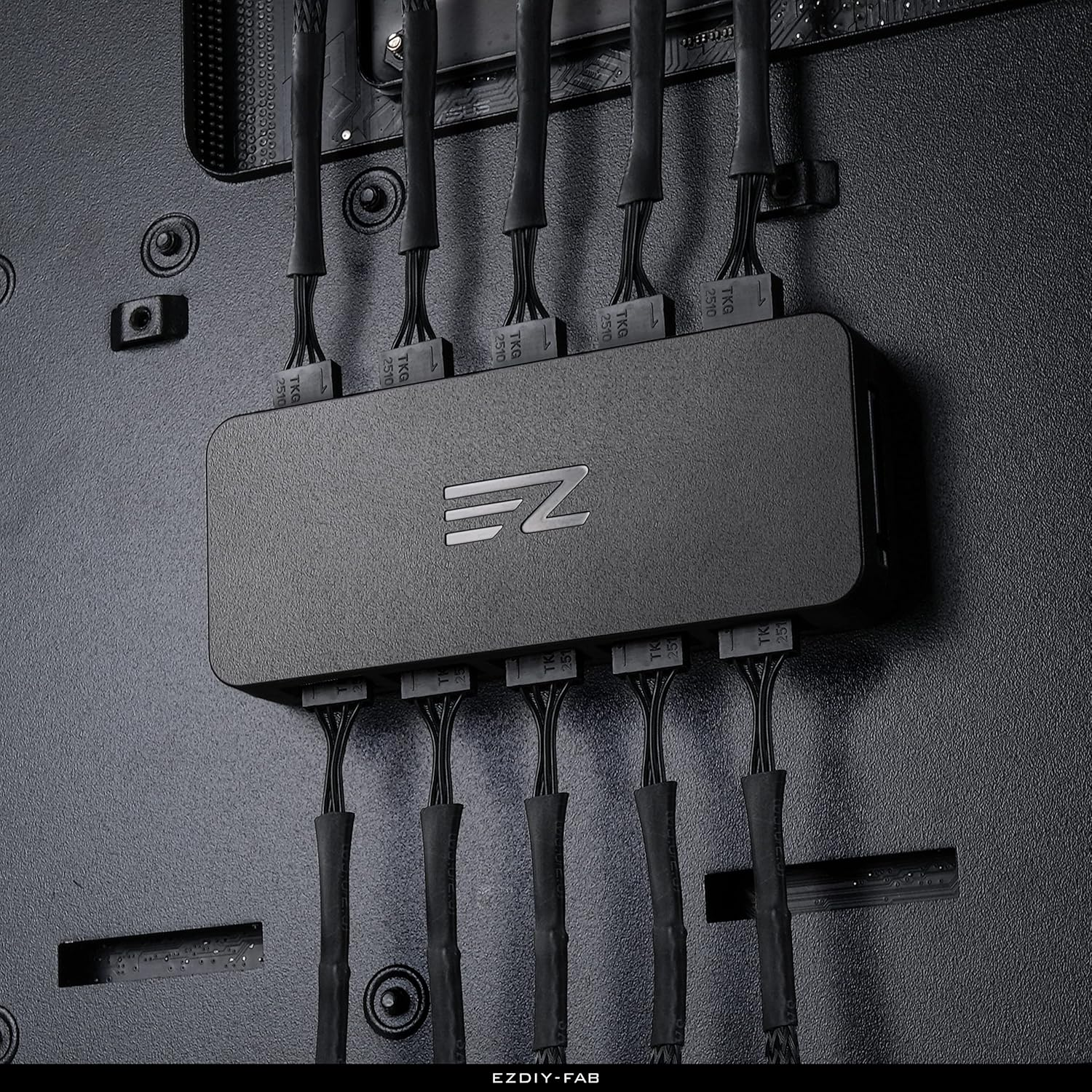 EZDIY-FAB 10-Port PWM Fan Hub/Splitter for 4-Pin & 3-Pin Fans, Only Use One MB Header