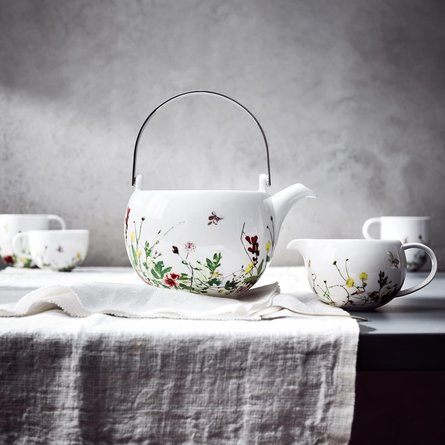 Brillance Fleurs Sauvages Set of 6 with Combination Cups and Coupe Plates image number 3