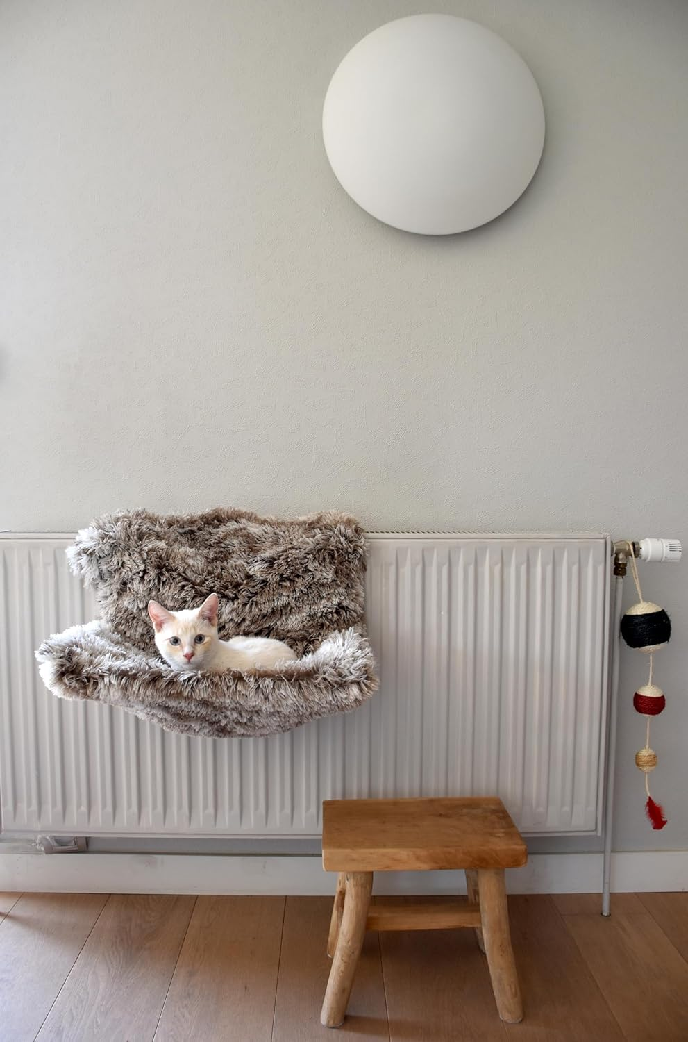 Bobby Poilu Cat Radiator Cave Soft with Hook, Beige, 47 X 30 X 25 Cm - Beige image number 5
