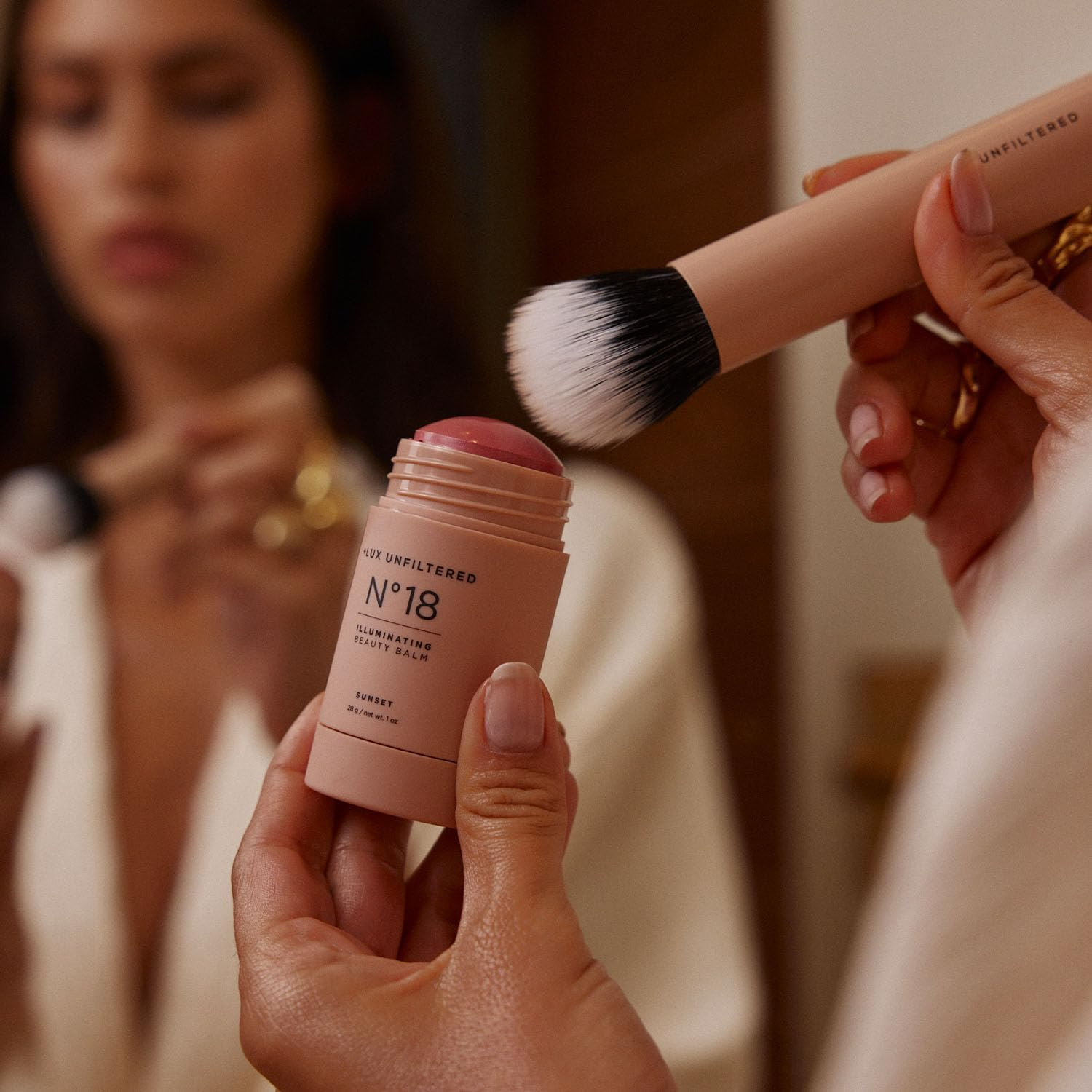 + Lux Unfiltered - Face Blending Brush for Makeup - Blush, Bronzer, Contour, and Foundation Brush for Liquids or Creams - for Buffing & Stiffiling - Vegan & Cruelty Free Synthetic Bristles image number 1