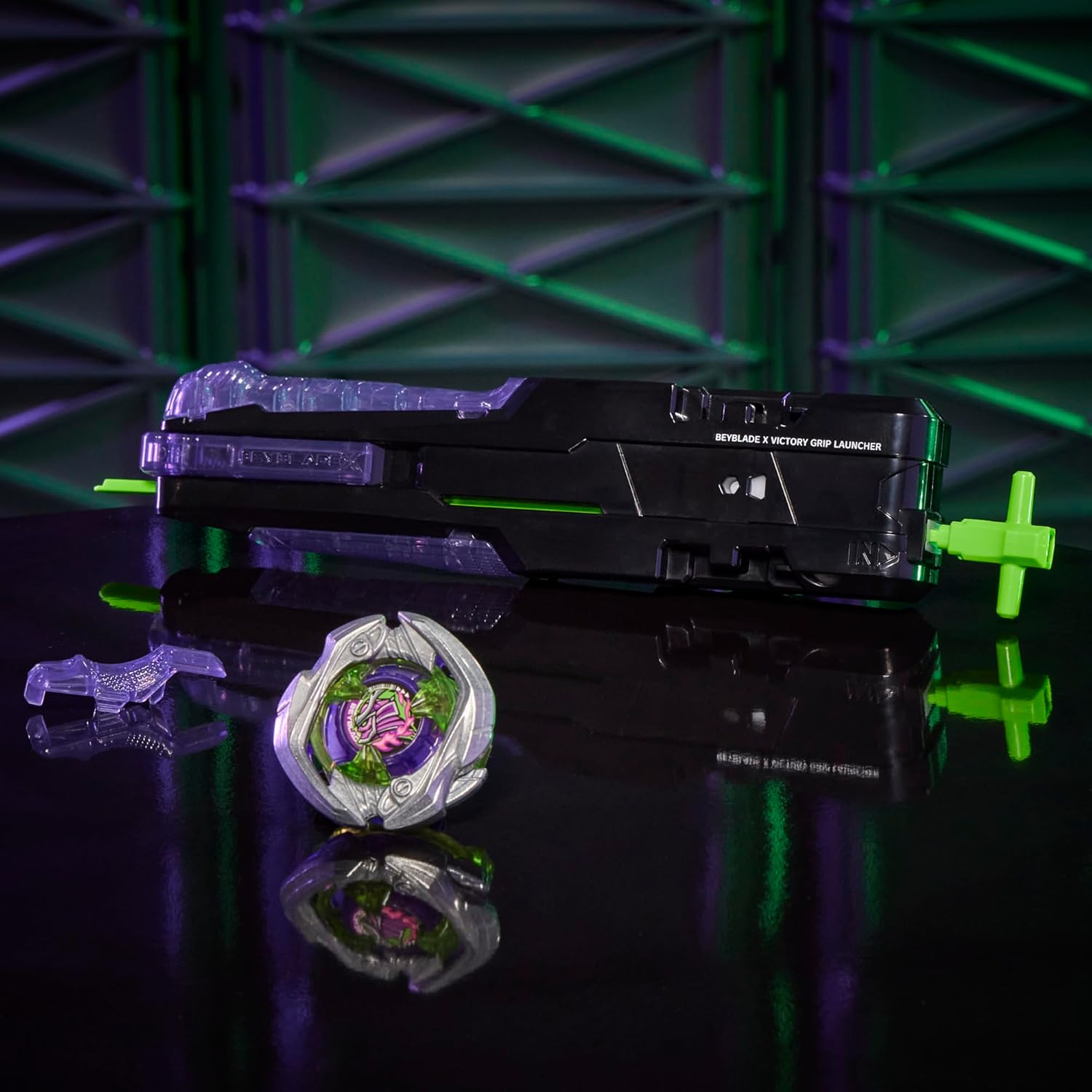 Beyblade X Official Victory Grip Right-Spin Launcher Set with Takara Tomy Attack Type Top Right-Spinning Top Toy, Battling Tops Game Toys, Ages 8+ image number 2