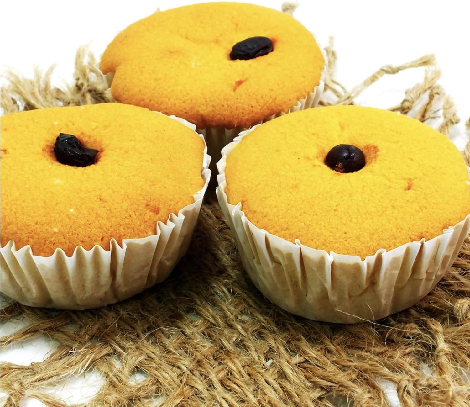 50 Piece Set of Baking Coasters,4 Inch Cupcake and Muffin Paper Liners,Parchment Circles for Cakes,Desserts and Pastries image number 4