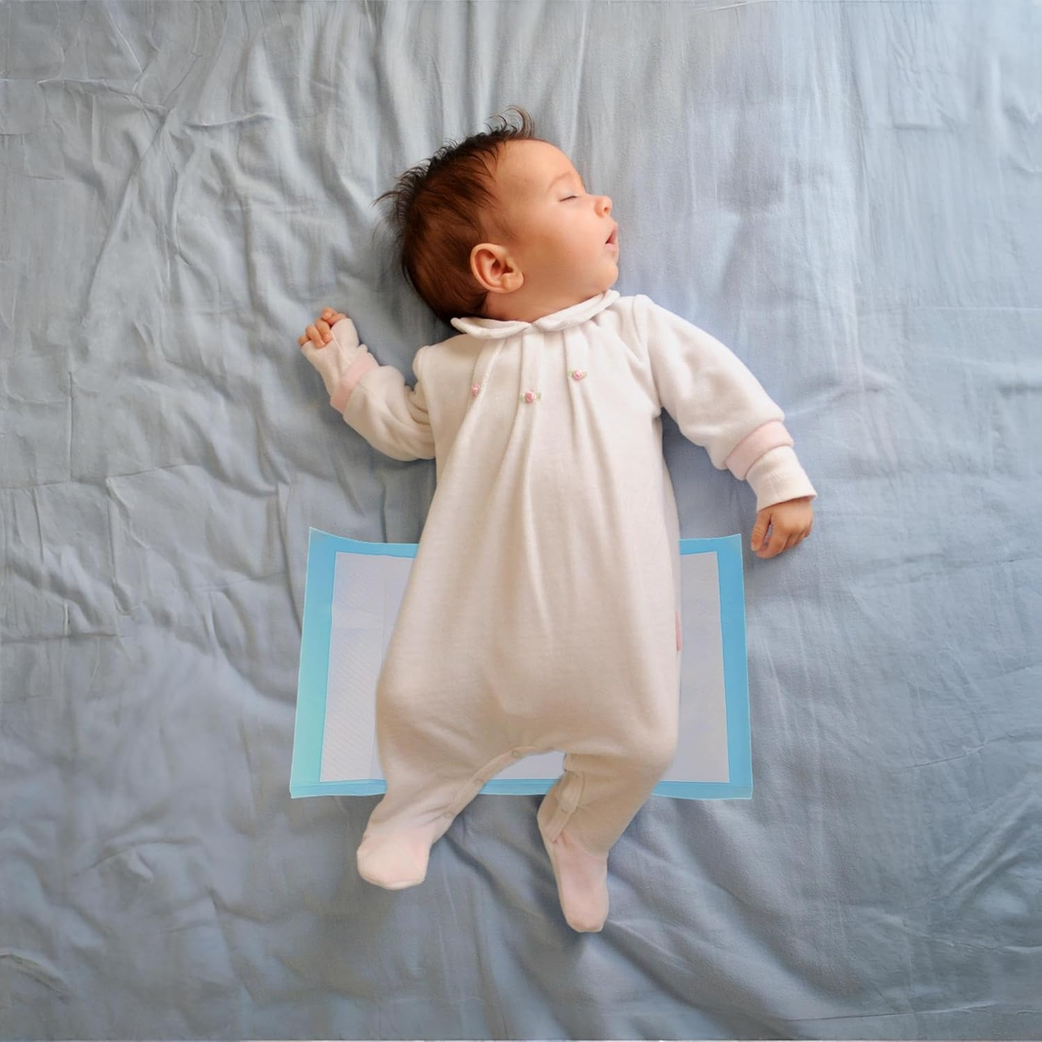 100 PCS Disposable Changing Pads - Baby Diaper Changing Pad - 17" X 13" - Waterproof - Leakproof - Breathable & Absorbent Underpads - Bed & Table Protector Mat image number 4