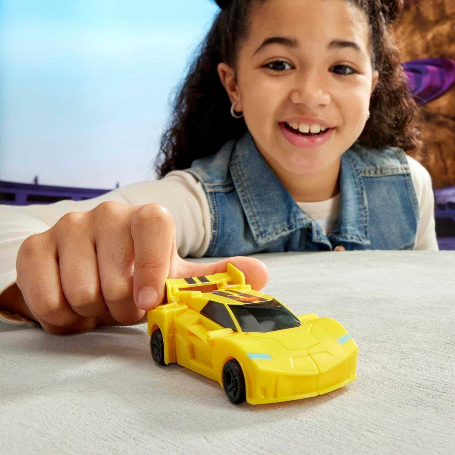 Transformers Earthspark 1-Step Smash Changers Bumblebee 4-Inch Action Figure, Robot Toys for Boys and Girls 6 and Up image number 6