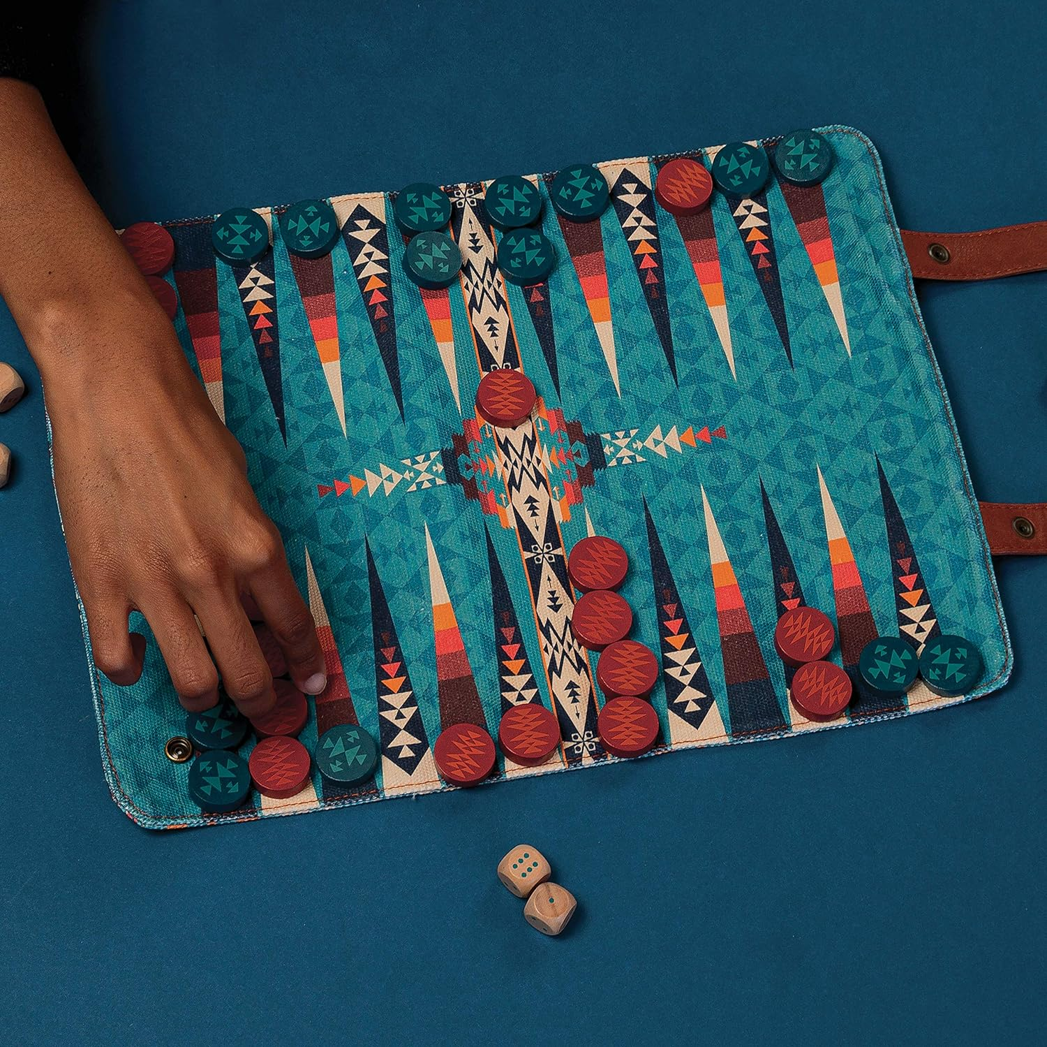 Chronicle Books Abrams & CHR2576 Pendleton Backgammon: Travel-Ready Roll-Up Game image number 4