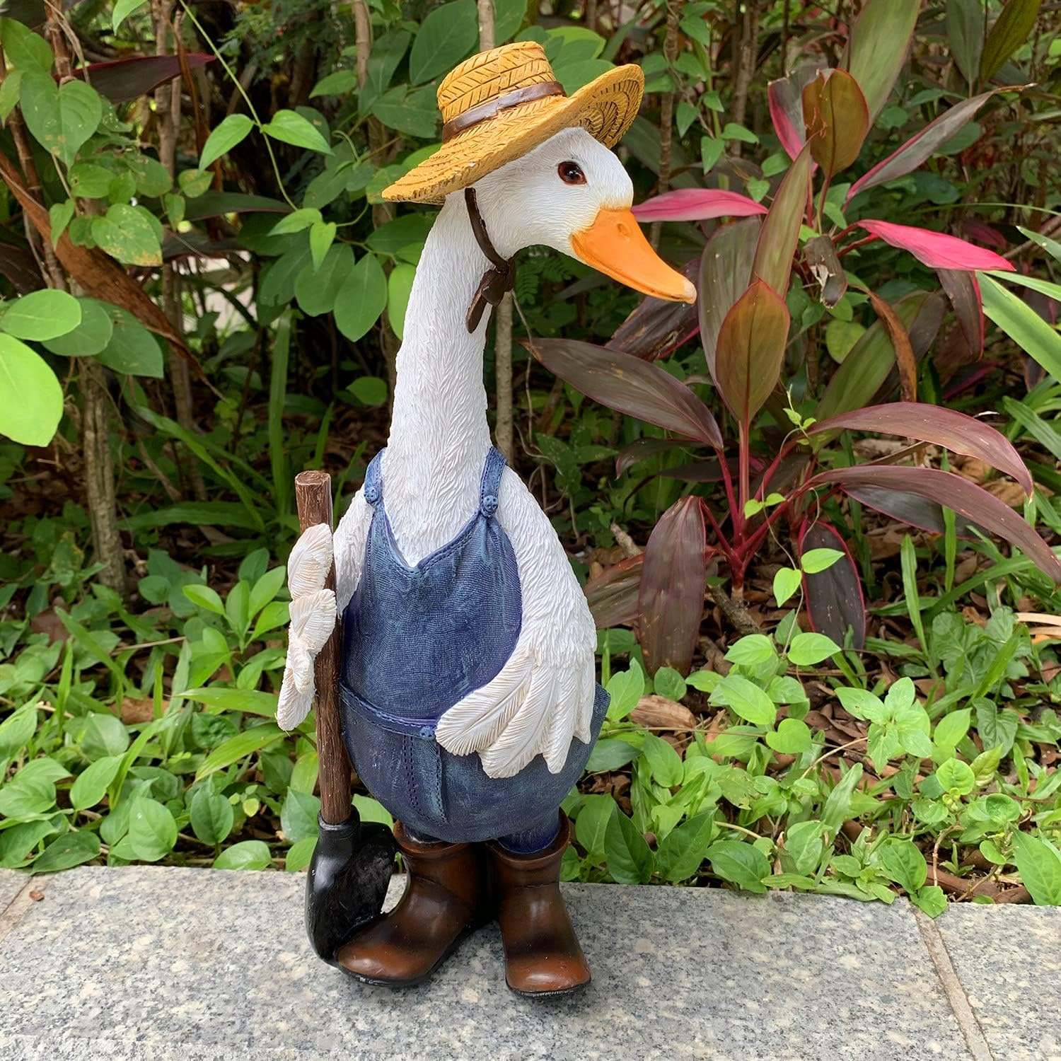 Ironrain Garden Statues Gardener Couple Duck, Indoor Outdoor Decorations Cute Ducks Art D&eacute;cor Goose Figurine Ornament for Yard Home Garden Patio and Office (Male) - Male image number 3