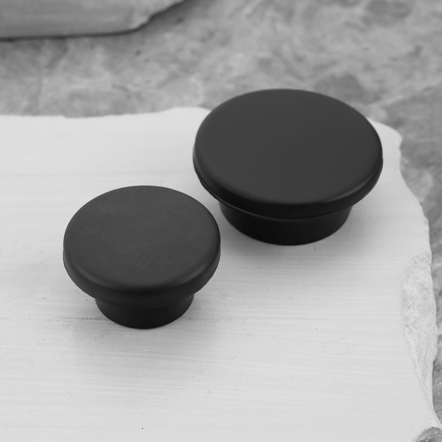 Emsea 6Pcs Replacement Wrangler Tailgate Plugs Compatible with Jeep Wrangler JK Spare Tire Delete Hole Filling Tailgate Rubber Plug image number 1