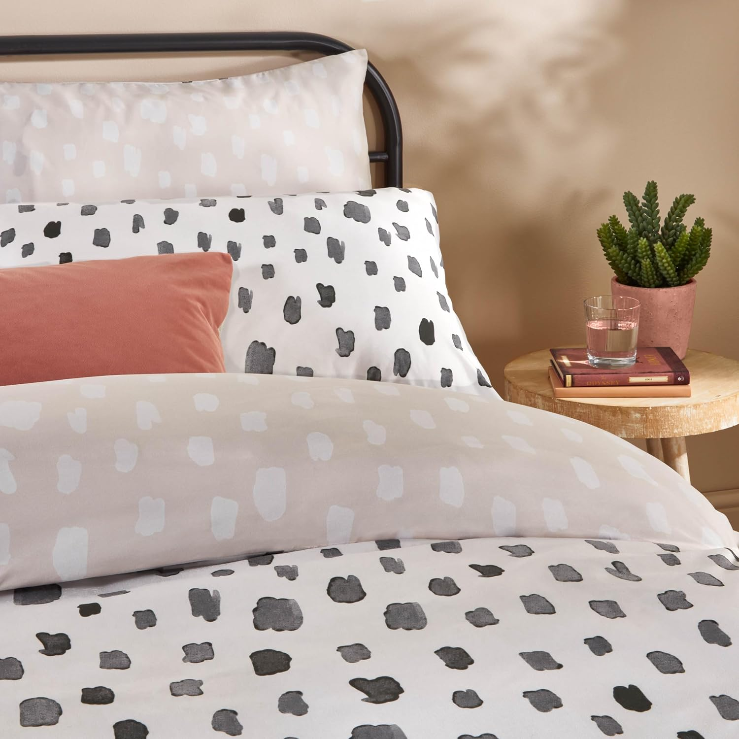 Duvet Day Robi Duvet Cover Set &ndash; Contemporary Spotted Polka Dot Design with Soft-Touch Fabric (Linen/Charcoal - Single) image number 3