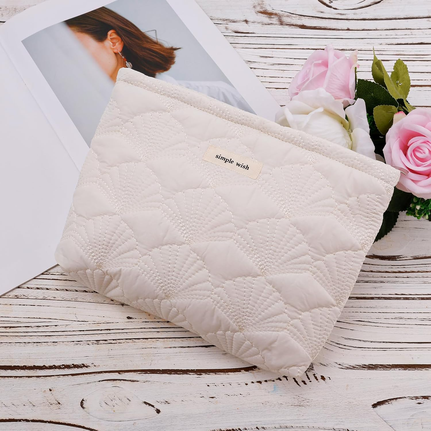 Gosknor Quilted Makeup Bag, Portable Cosmetic Bag White Cotton Emergency Kit Bag Quilted Cotton Aesthetic Cute Travel Makeup Pencil Pouch with Shell Patterns for Women, White, M image number 2