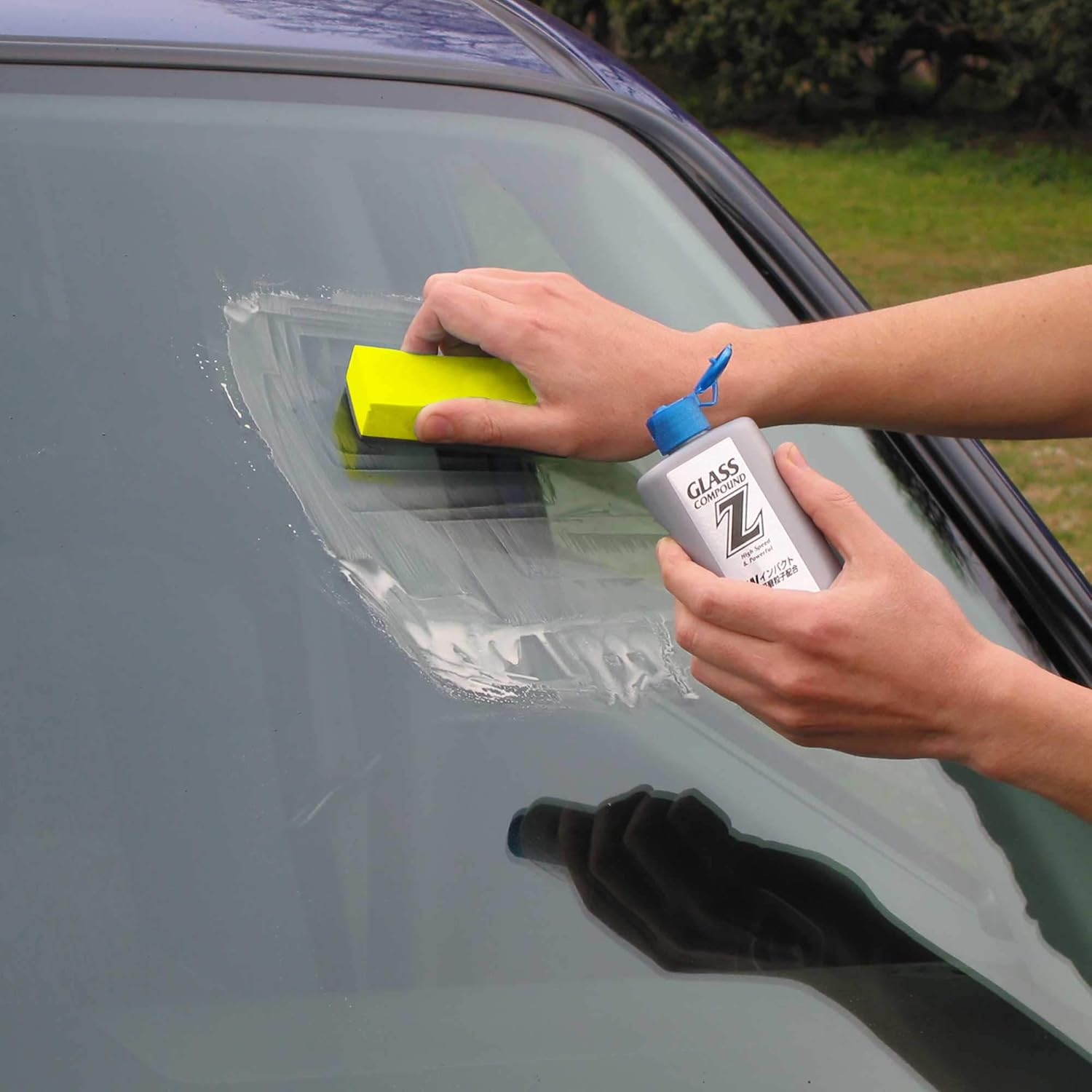 SOFT99 Glass Compound Z 100 Ml - Abrasive Cleaner for Car - Hydrophobic Coating Preparation - Remove Oily Stains & Remains of Other Coatings - Applicator Sponge Included