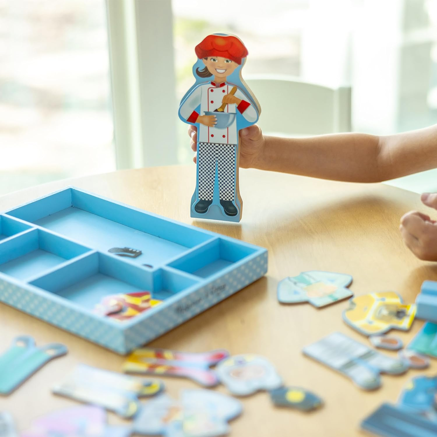 Melissa & Doug - Julia Magnetic Dress-Up image number 4