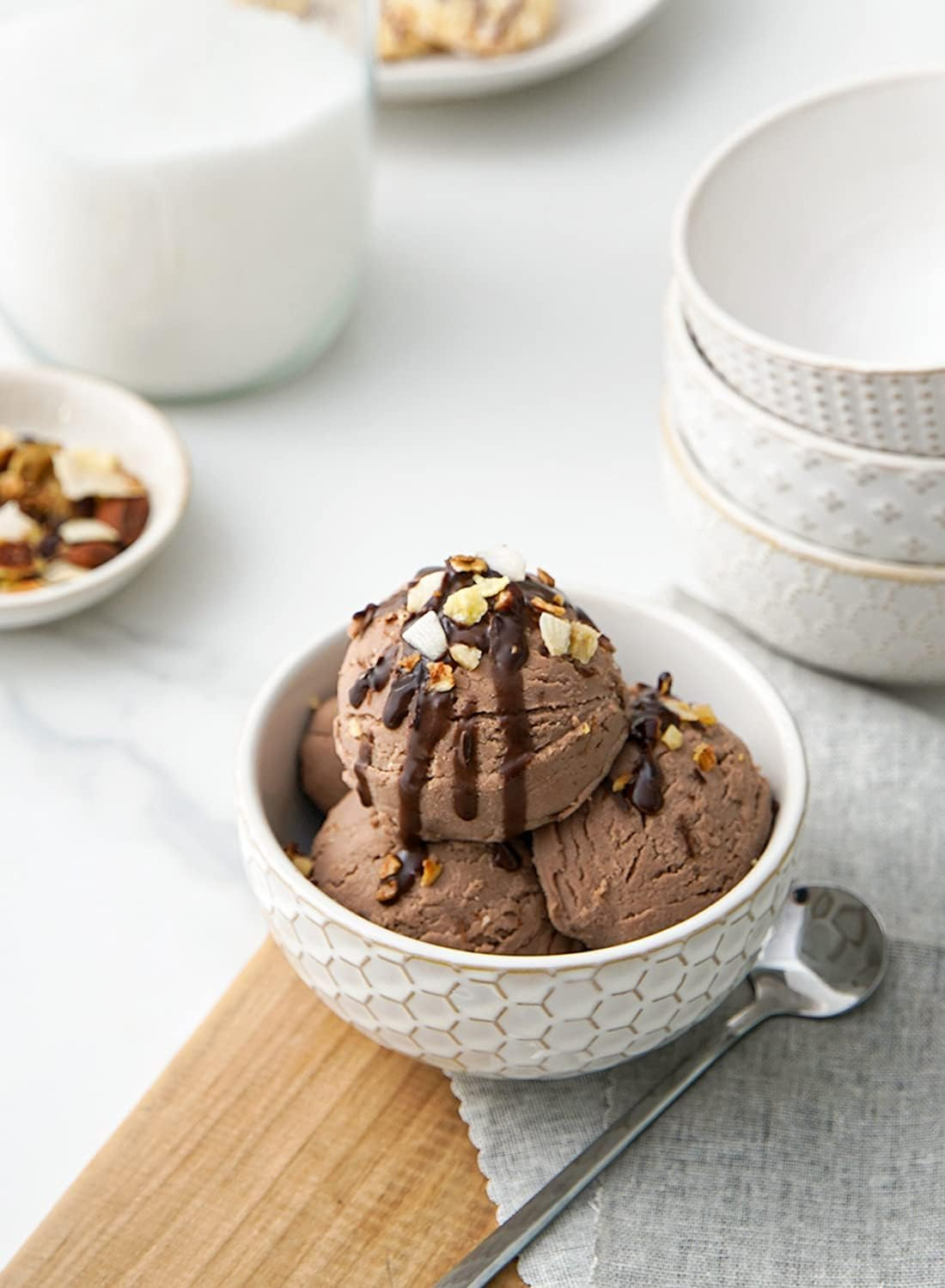 LE TAUCI Small Bowls 12 OZ, Ice Cream Bowl, Ceramic Embossment Stoneware Bowl, Bowls Set for Dessert, Fruits, Side Dishes, Suit for Housewarming - 4.5 Inch, Set of 4, Arctic White