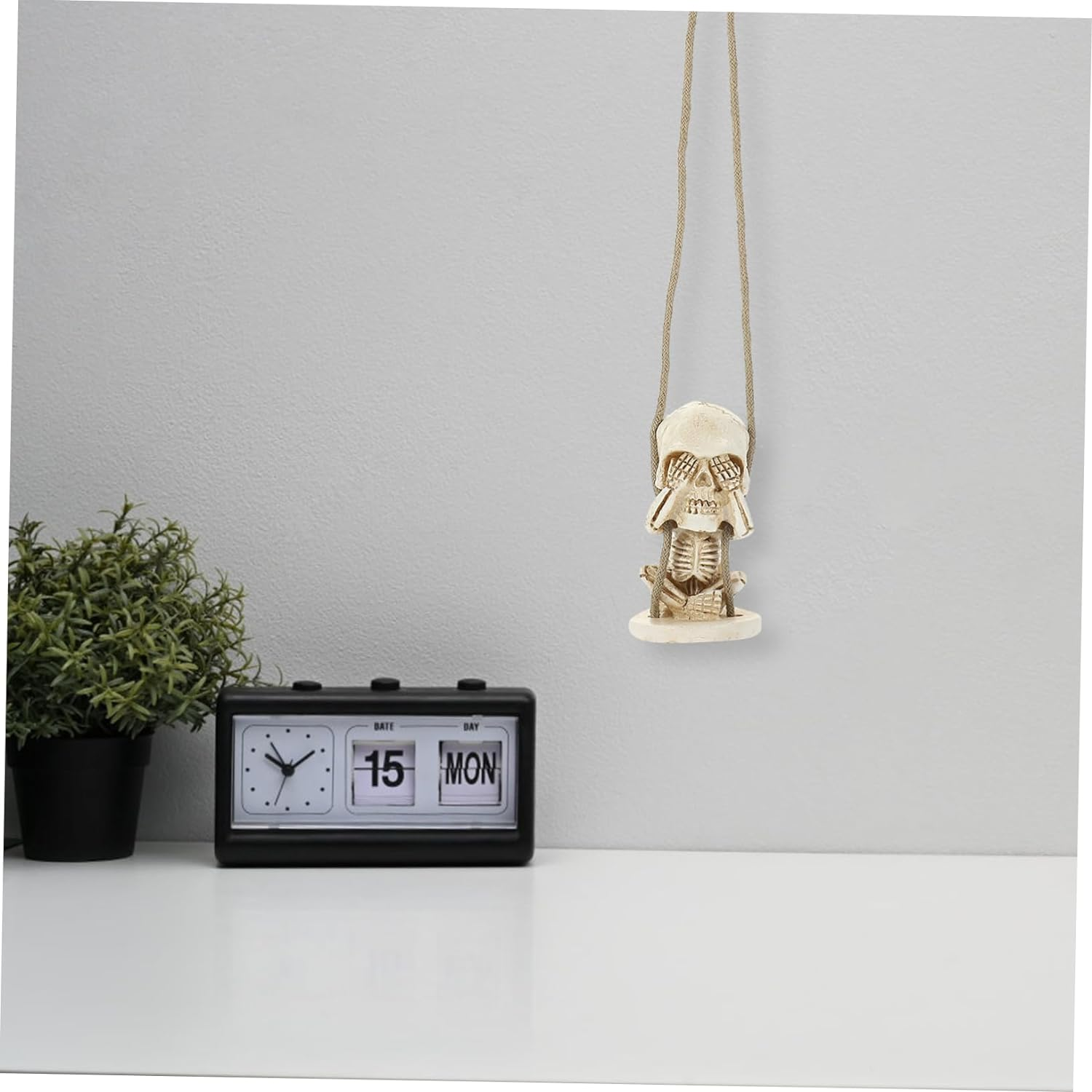 MERRYHAPY Rear View Mirror Skull Pendant Car Decor Accessory Resin Skull Ornament for Halloween Party image number 6