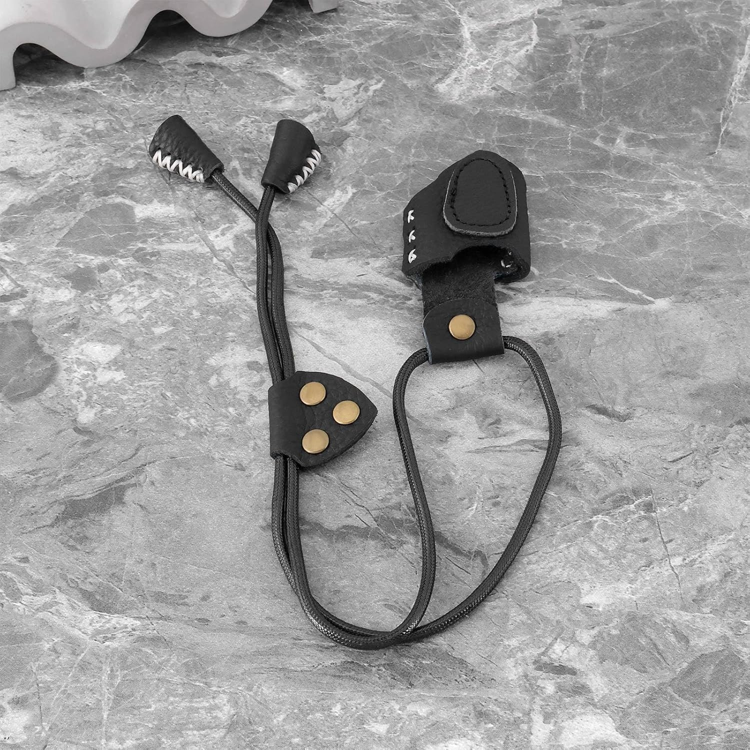 YINETTECH 1PC Archery Thumb Ring PU Leather Thumb Guard Ring with Rope Length 30Cm for Novice Archers Archery Competition Training Black image number 3