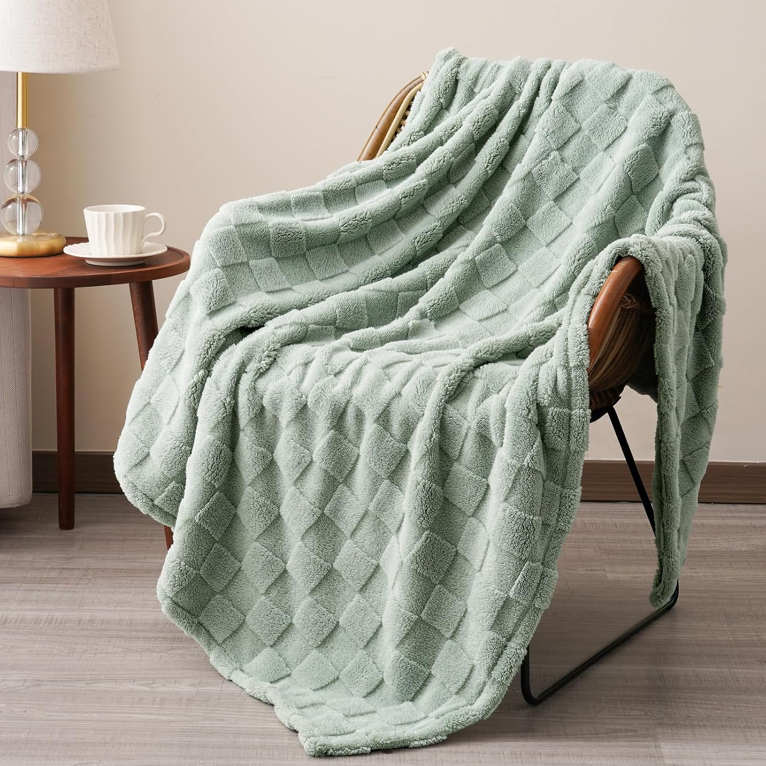 Fleece Throw Blanket for Sofa - Soft Checkered Single Blankets for Women, Fluffy Cosy Warm Blanket for Bed (Sage Green, Queen) image number 5