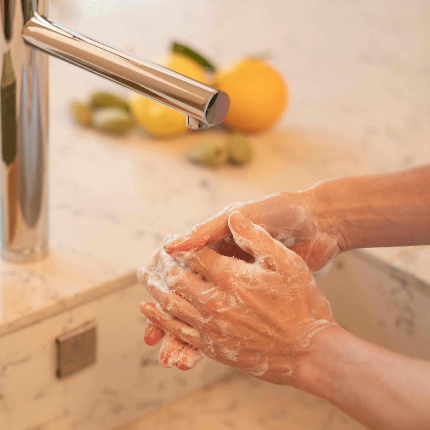 Compagnie De Provence Delicate Liquid Marseille Soap 300 Ml image number 1