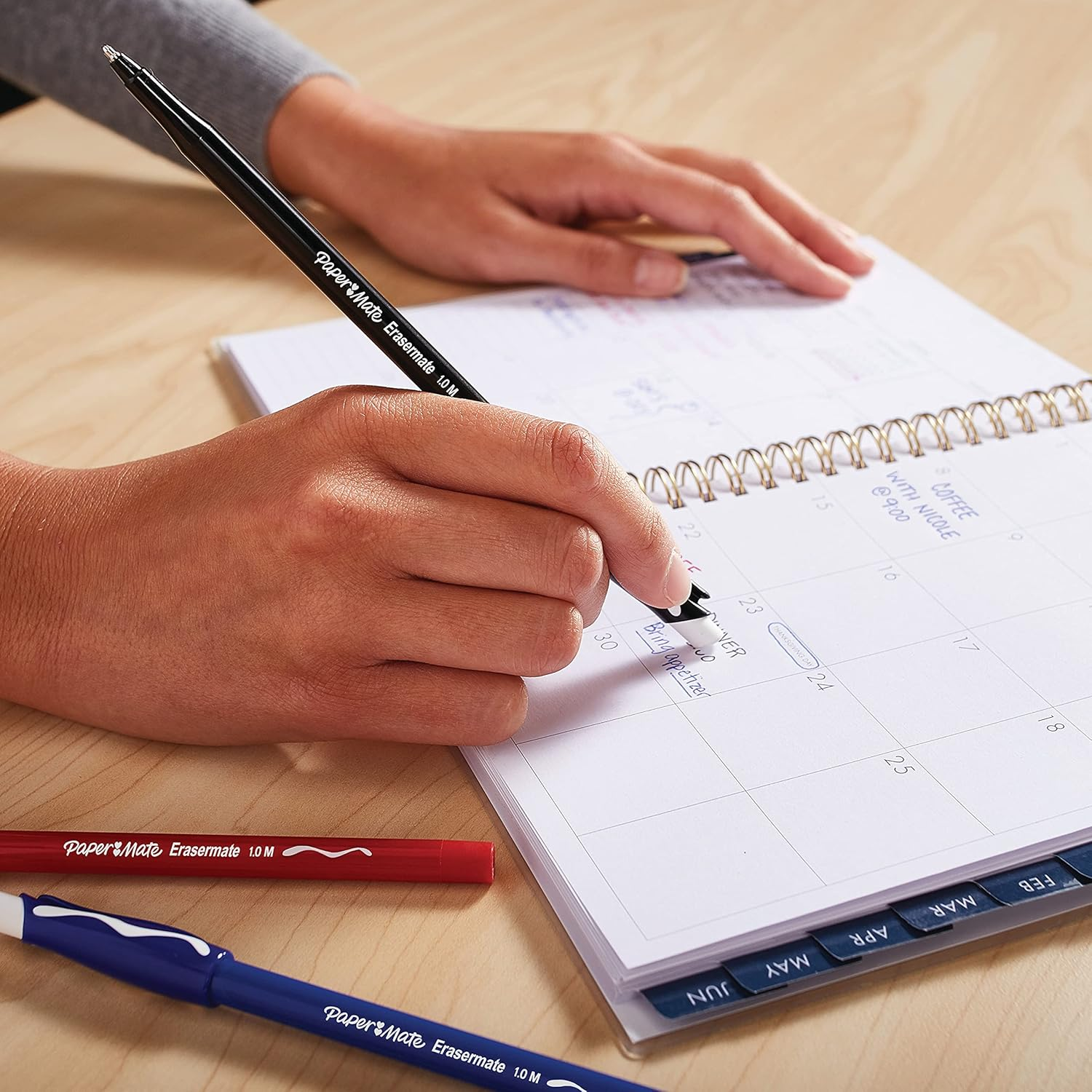 Paper Mate Erasermate Erasable Pen, Medium Point, Blue, Box of 12 image number 4