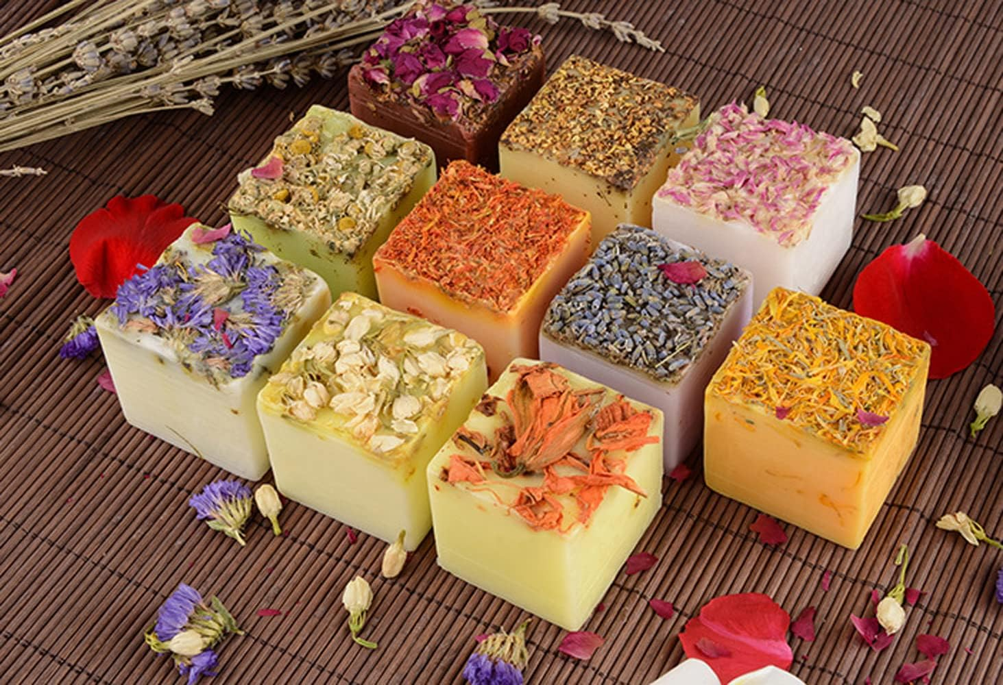 Lavender Flower Botanical Soap Bar,110G Handmade Natural Essential Oil Floral Face Body Soap for Women,Moisturizing Artisanal Scented Bath Soap Gift with Blistering Net (Lavender) image number 2