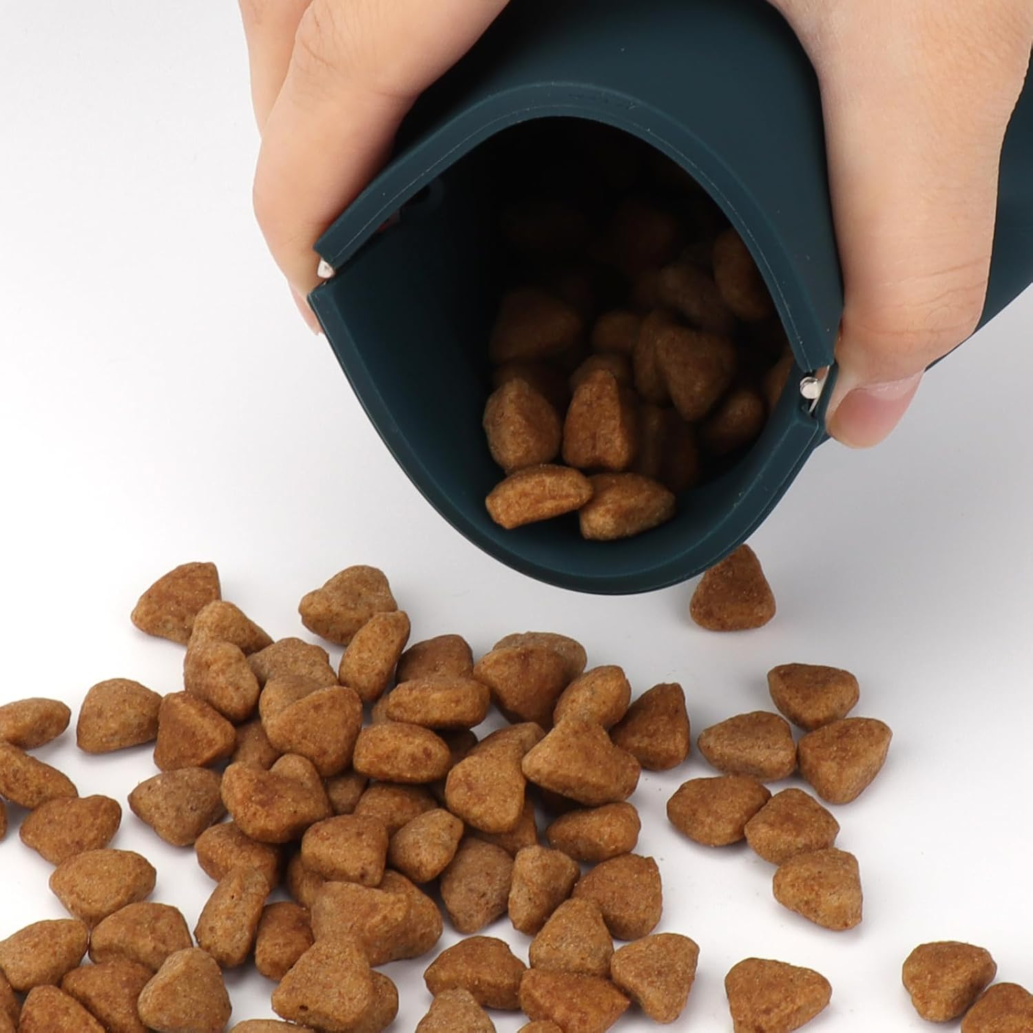 WALLFID Silicone Dog Treat image number 1