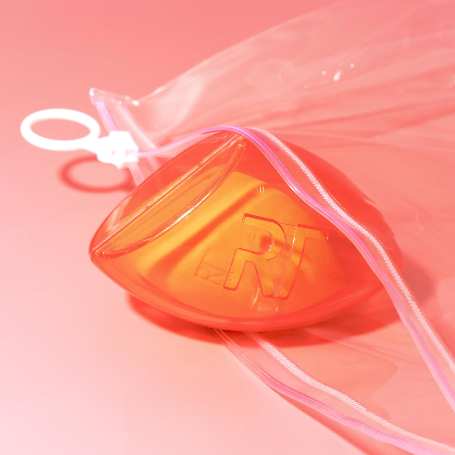 Real Techniques Miracle Complexion Sponge with Case (Pack of 2) image number 4